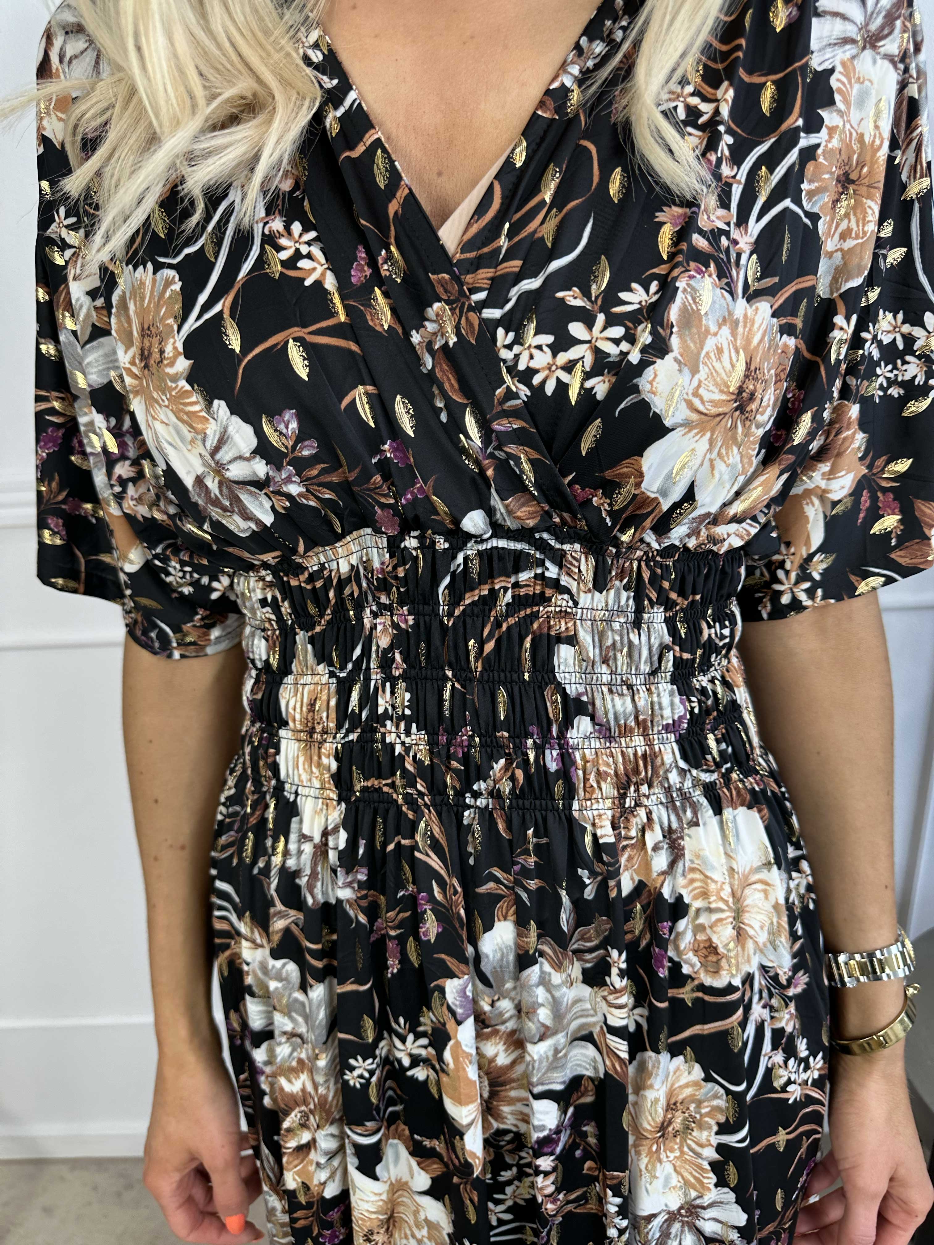 Pams Gold Flower - Lång klänning med resår i skrynkelfritt tyg