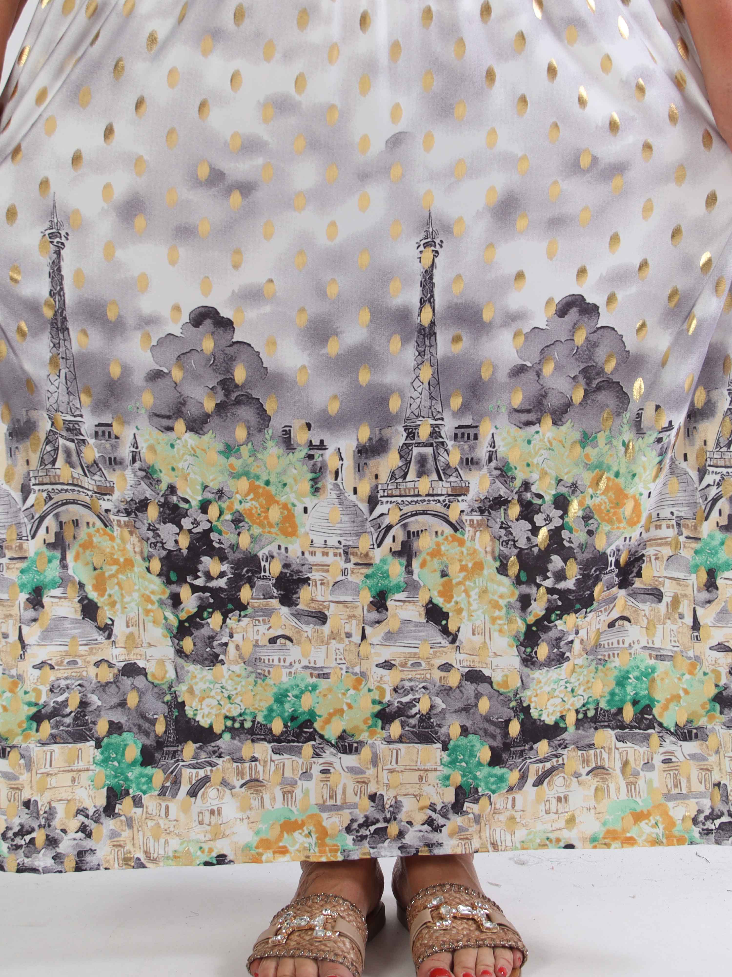 Pams Paris - Lång stretchig plus size-klänning med guldnitar