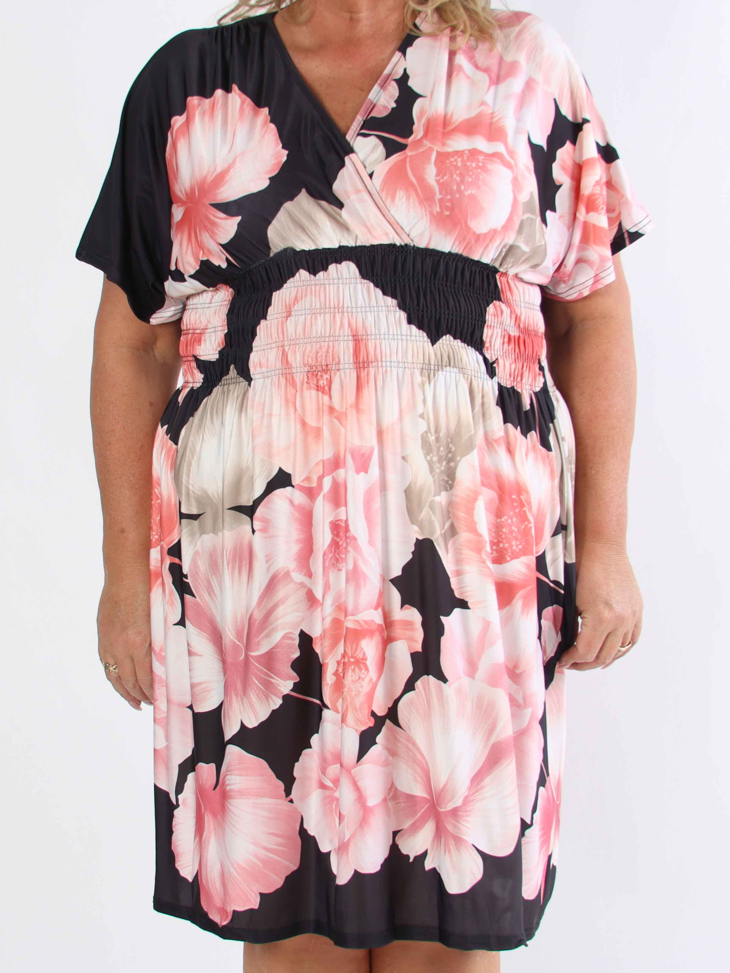 Pams Peony Short - Kort elastisk plus size-klänning med blommigt tryck