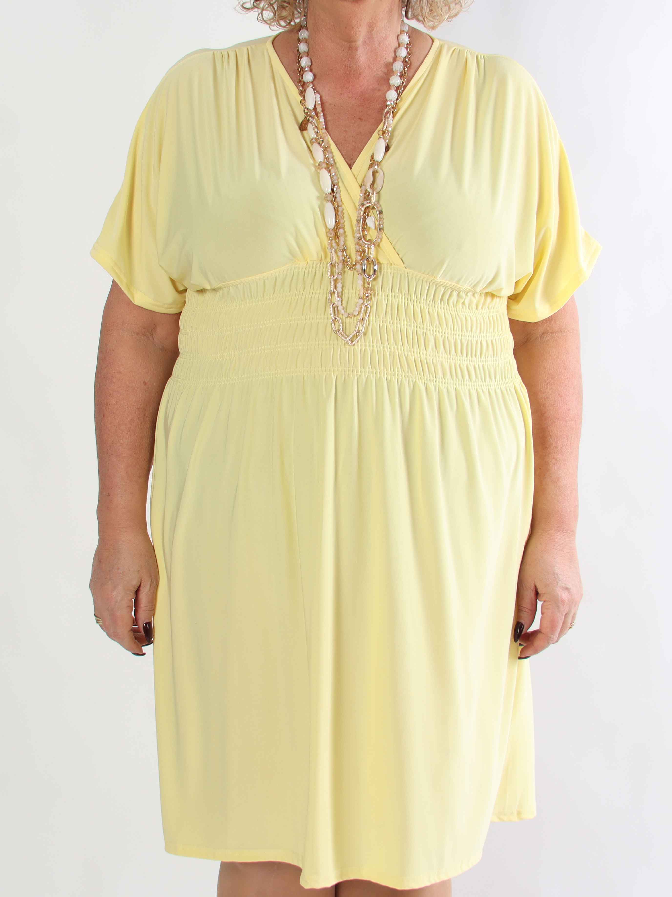 Pams Plain Short - Elastisk plus size kjole med smock i taljen