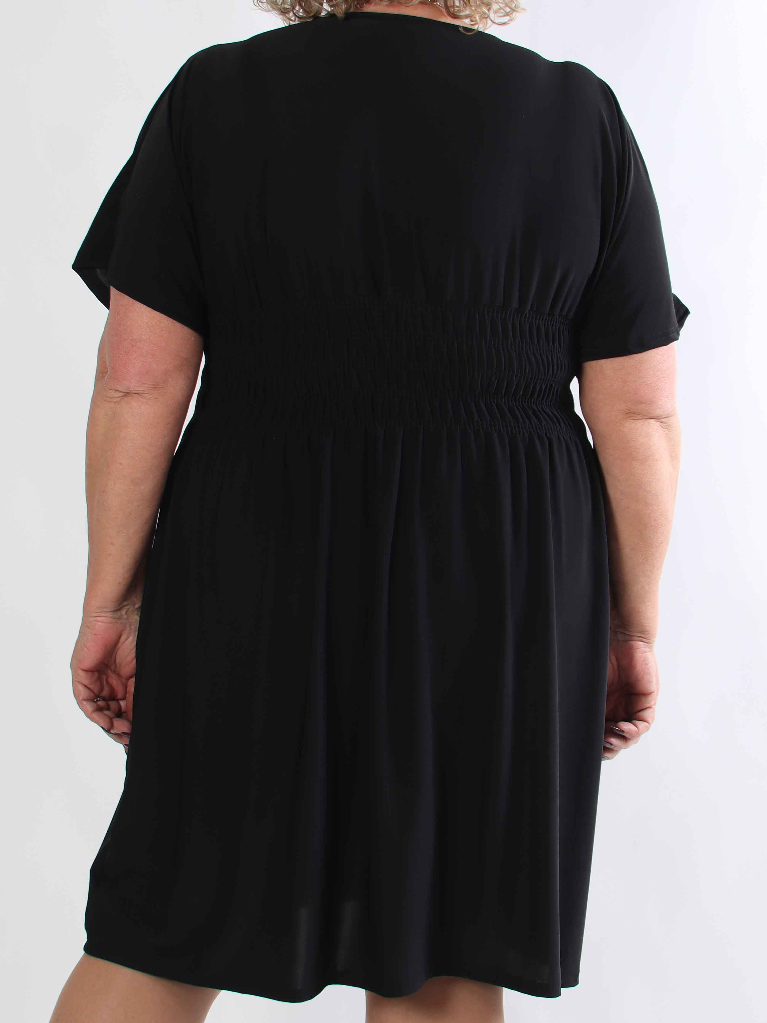 Pams Plain Short - Elastisk plus size kjole med smock i taljen