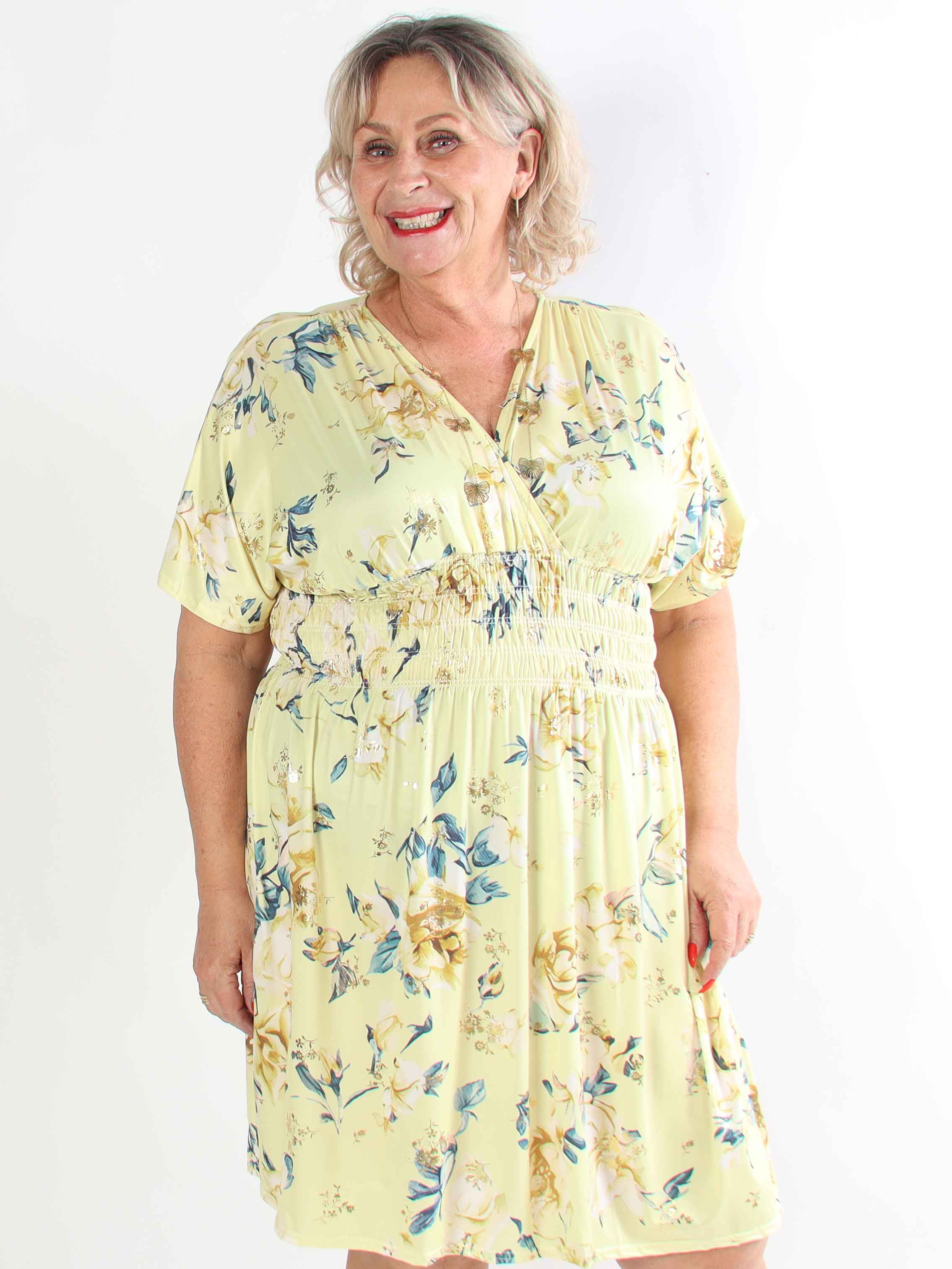 Pams Rosette Short - Plus size kjole med fine blomster og guld detaljer