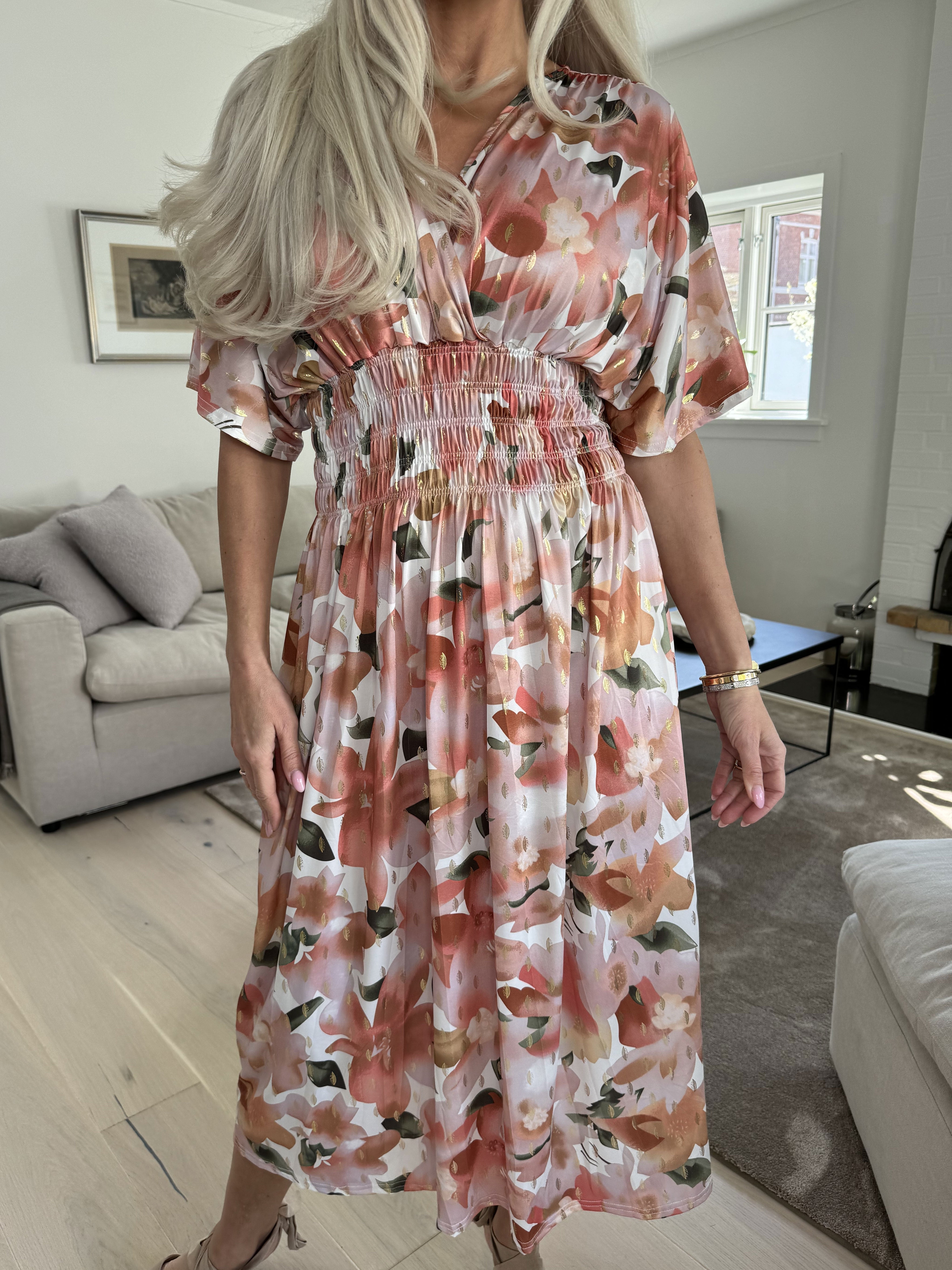 Pams Sweet Flower Midi - Elastisk klänning i skrynkelfritt tyg