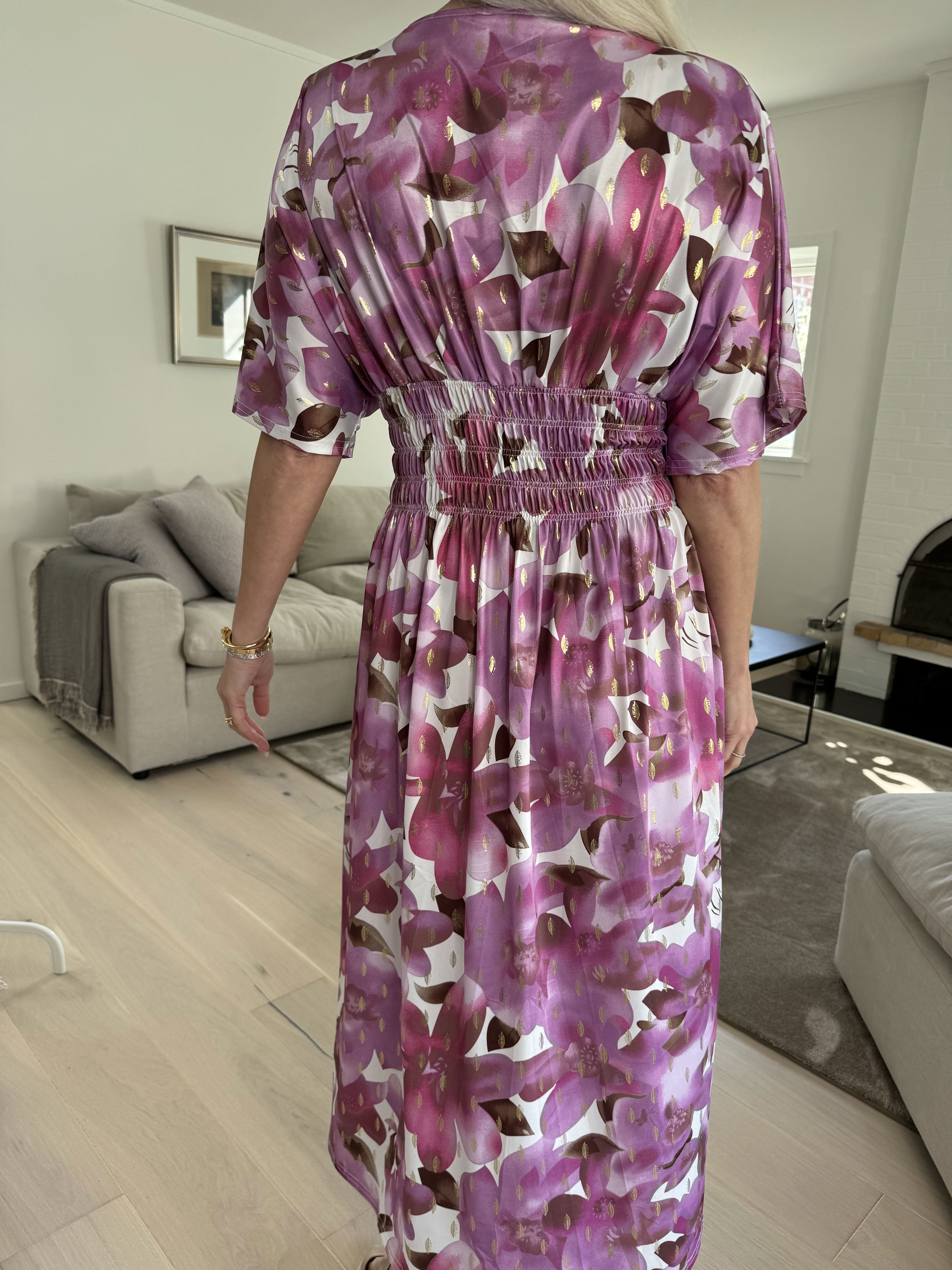 Pams Sweet Flower Midi - Elastisk klänning i skrynkelfritt tyg