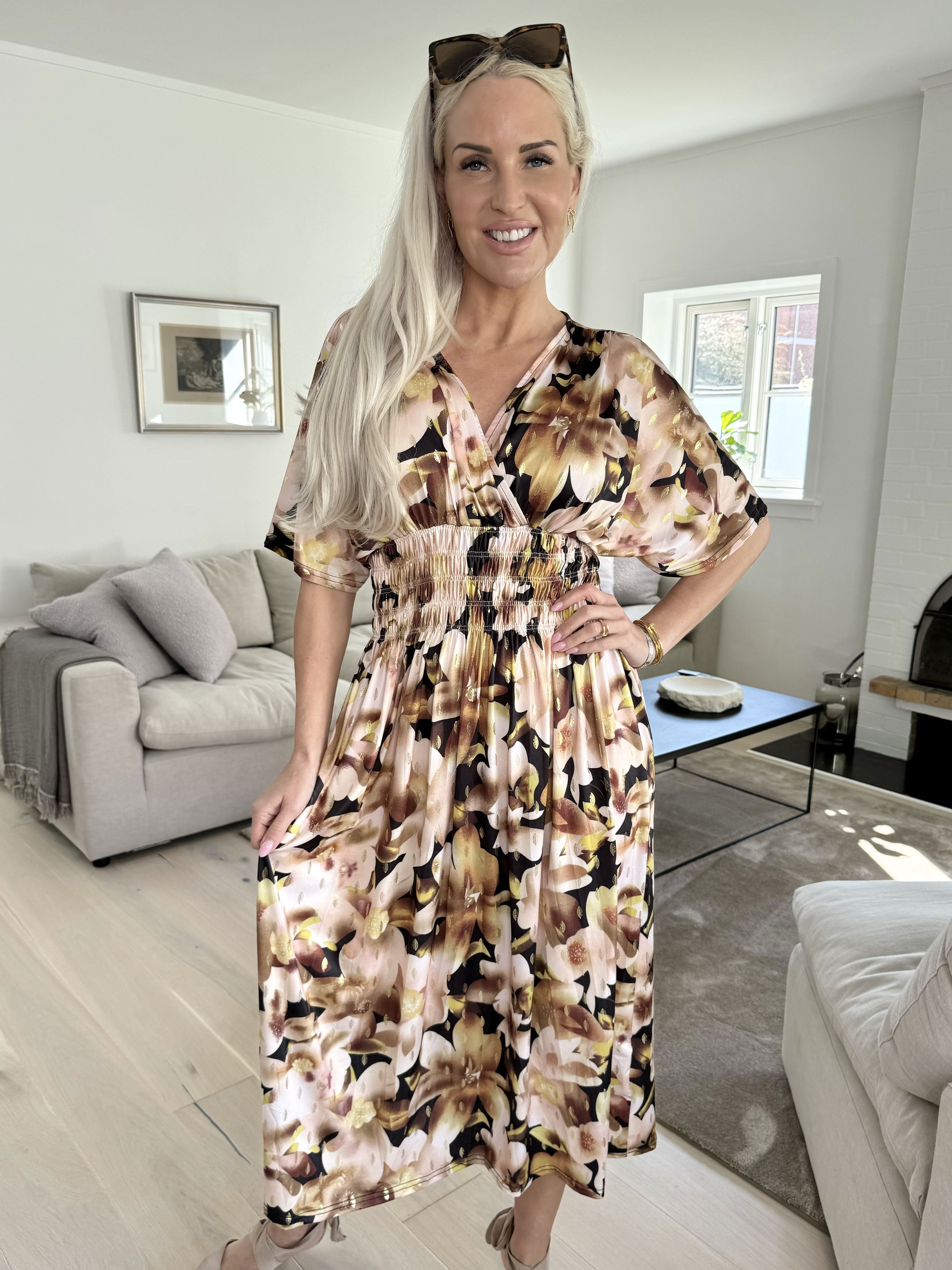 Pams Sweet Flower Midi - Elastisk klänning i skrynkelfritt tyg