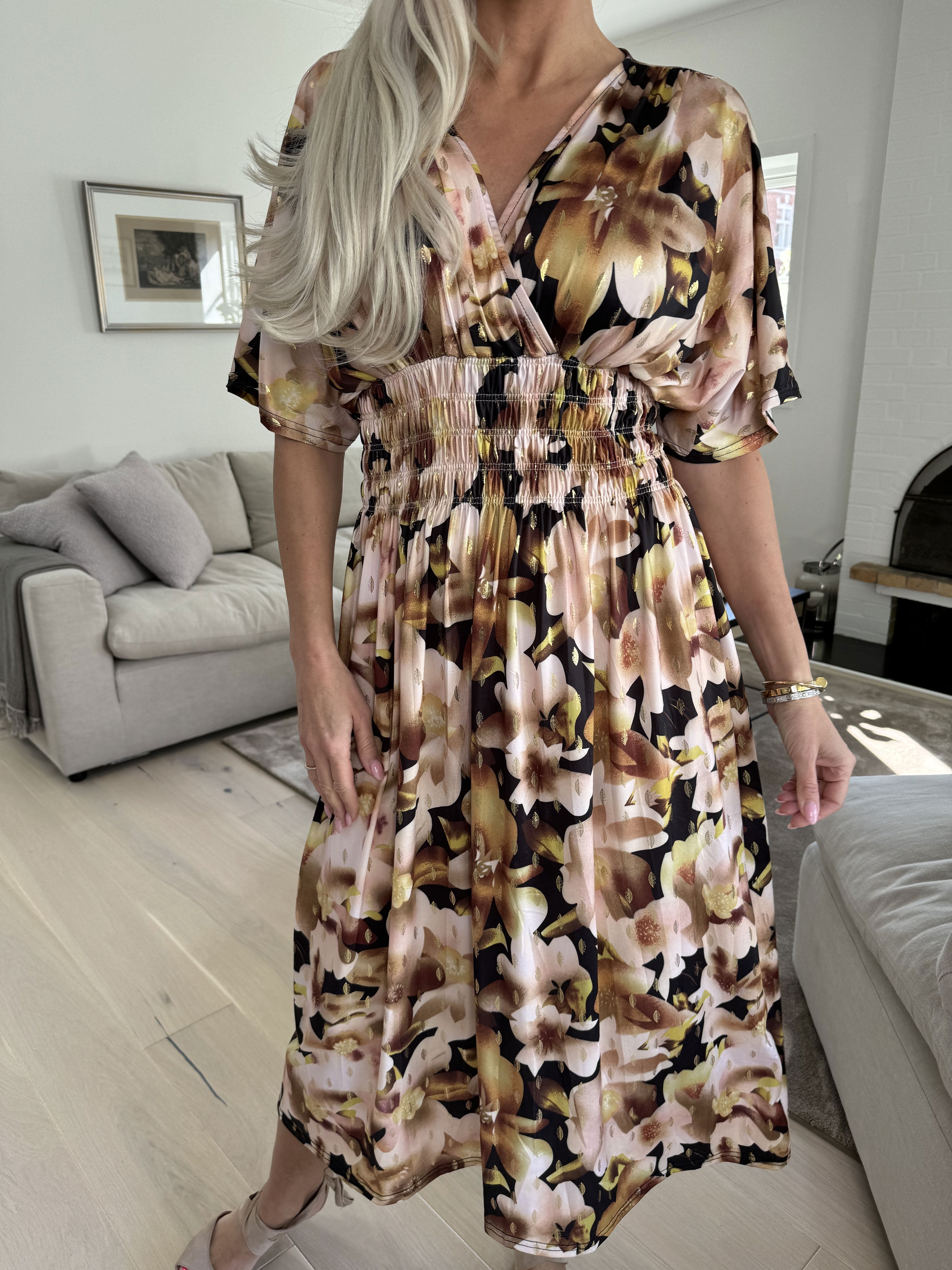 Pams Sweet Flower Midi - Elastisk klänning i skrynkelfritt tyg