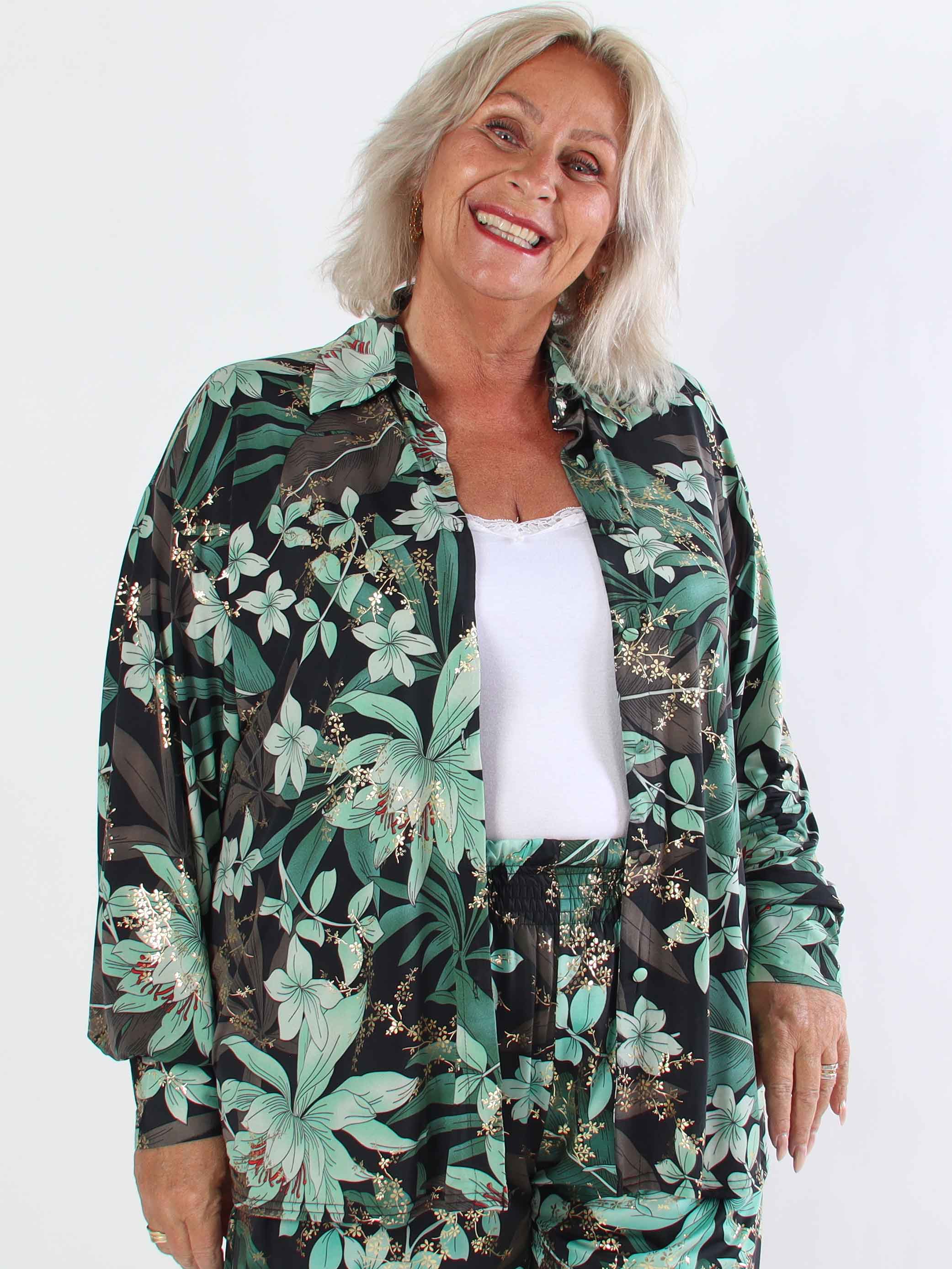 Pamy - Plus size skjorta i stretchigt blommigt tyg