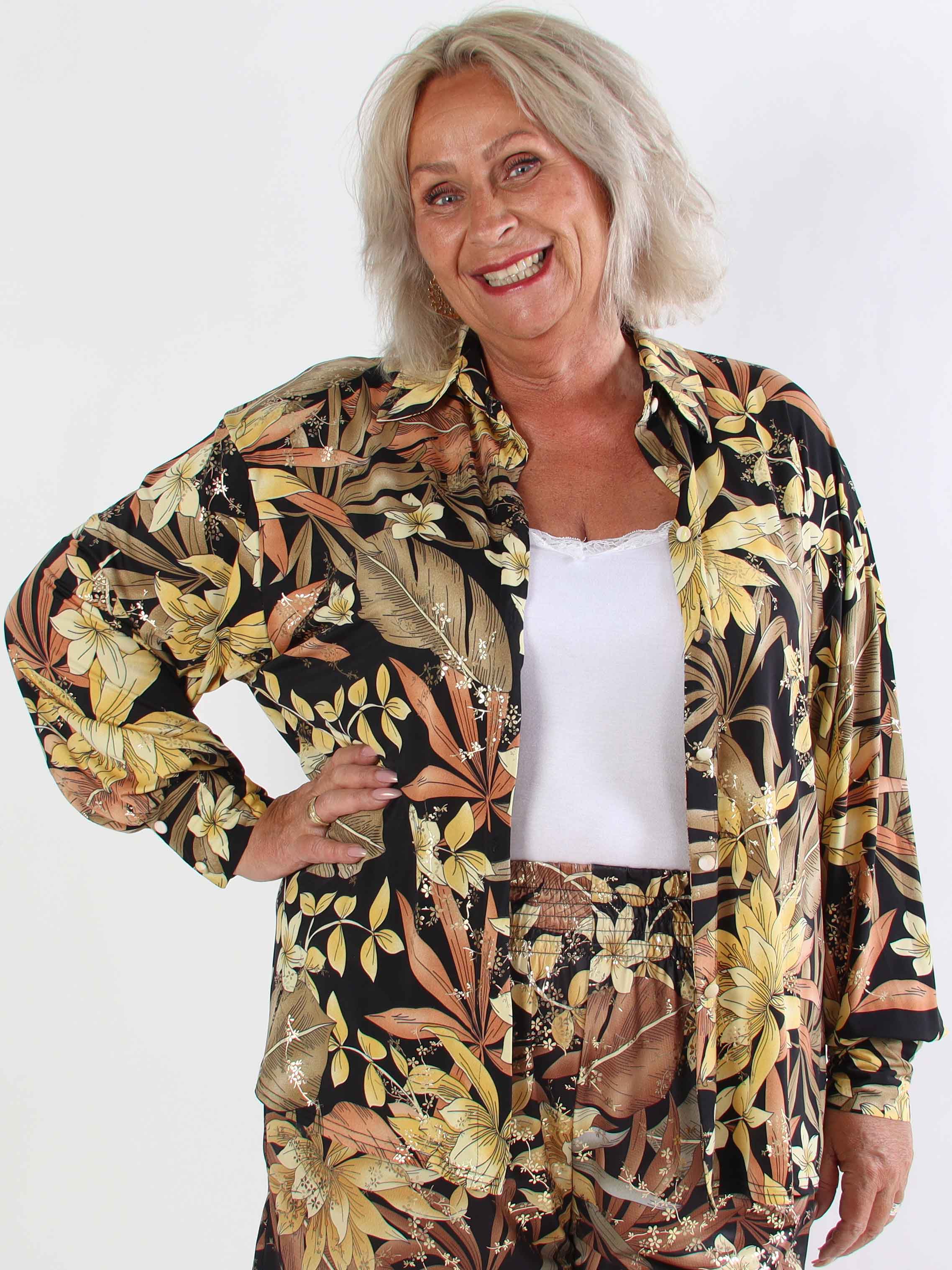 Pamy - Plus size skjorta i stretchigt blommigt tyg