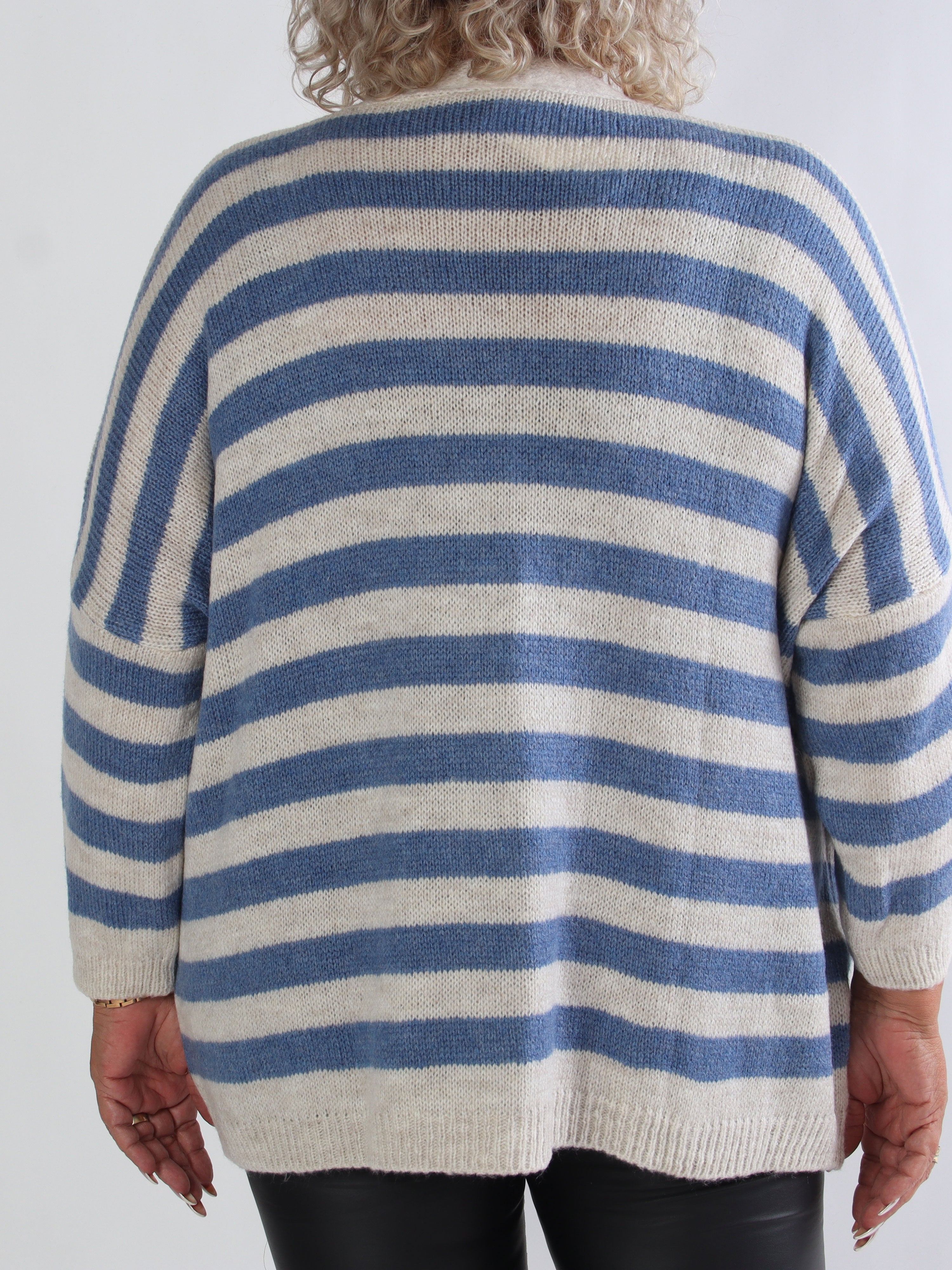 Parker - Randig stickad plus size kofta med stora guldknappar