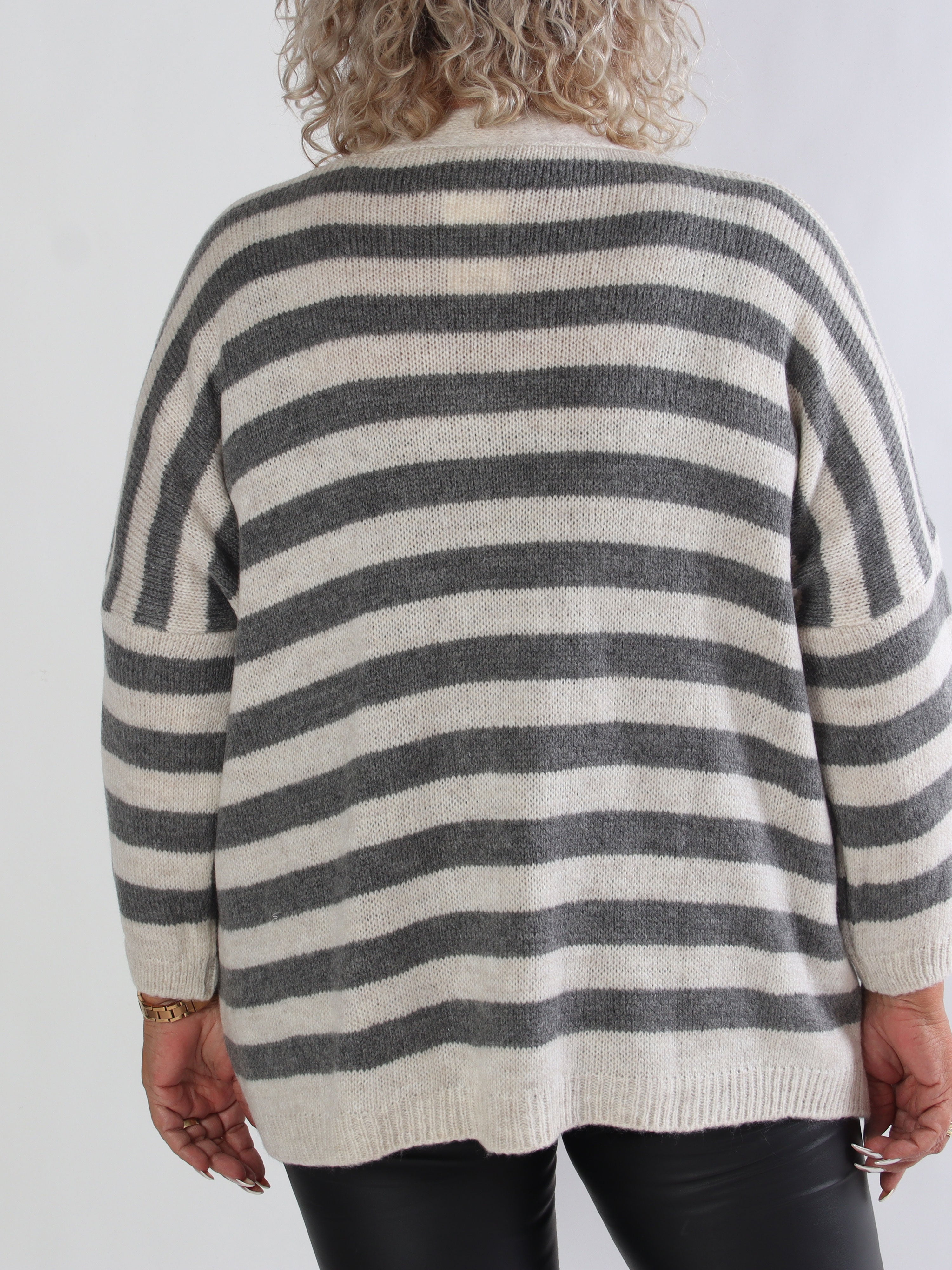 Parker - Randig stickad plus size kofta med stora guldknappar