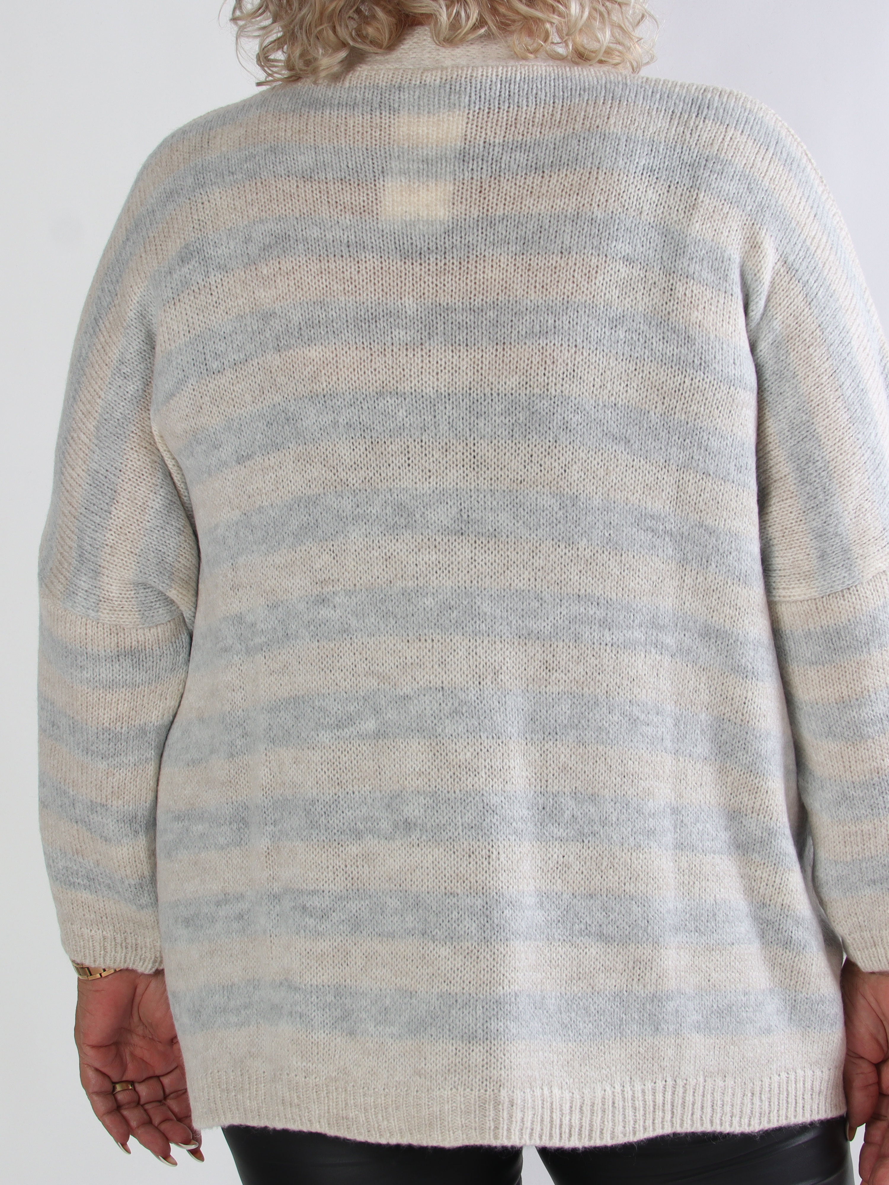 Parker - Randig stickad plus size kofta med stora guldknappar