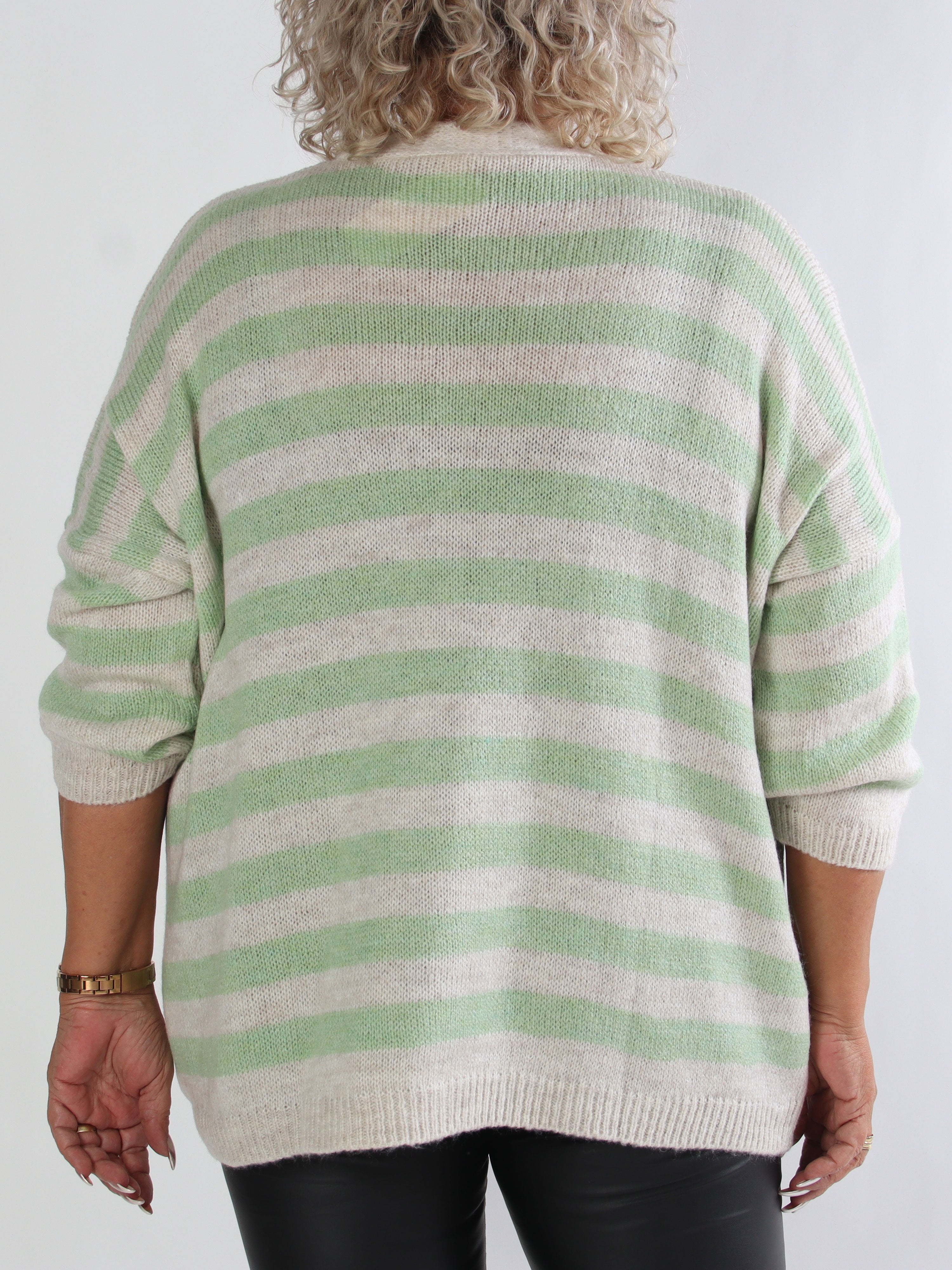 Parker - Randig stickad plus size kofta med stora guldknappar