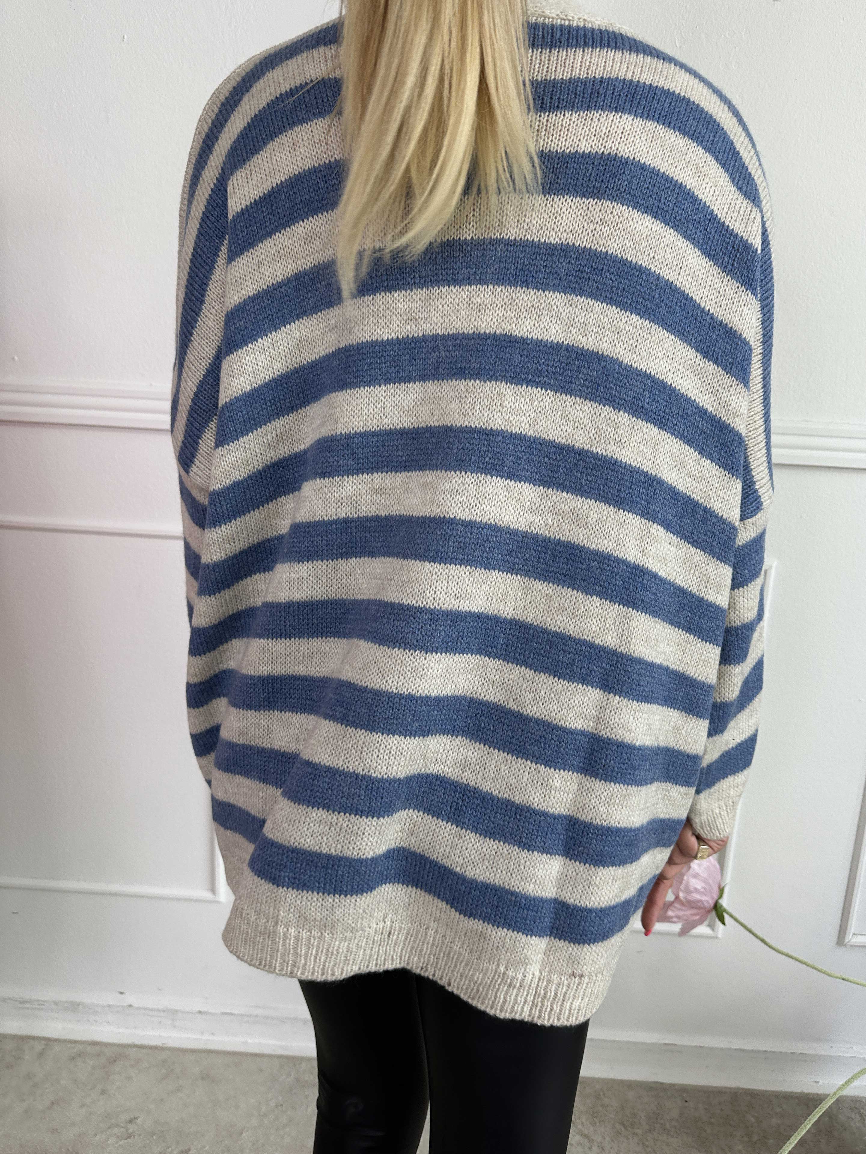 Parker - Randig stickad kofta med stora guldknappar