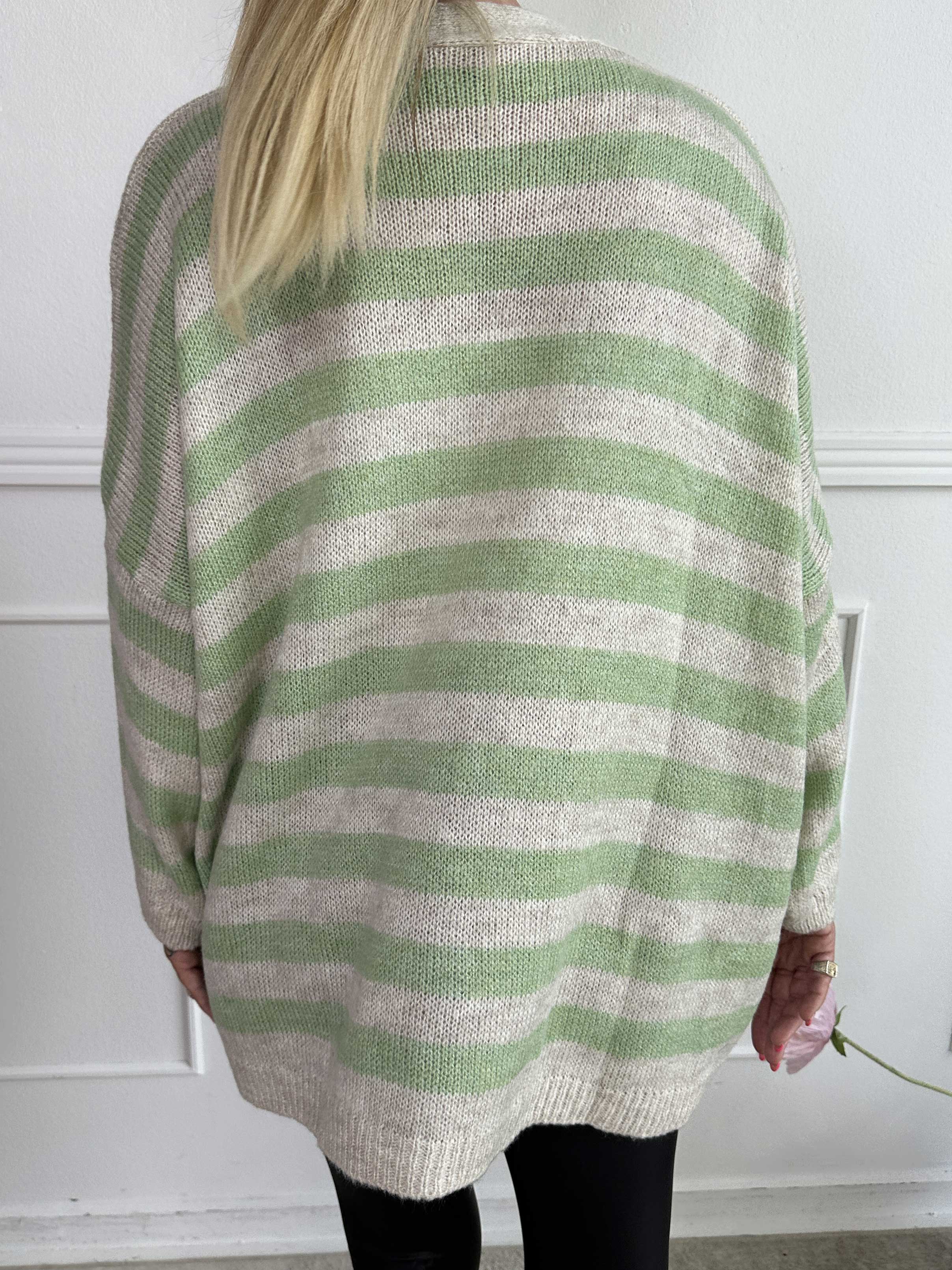 Parker - Randig stickad kofta med stora guldknappar