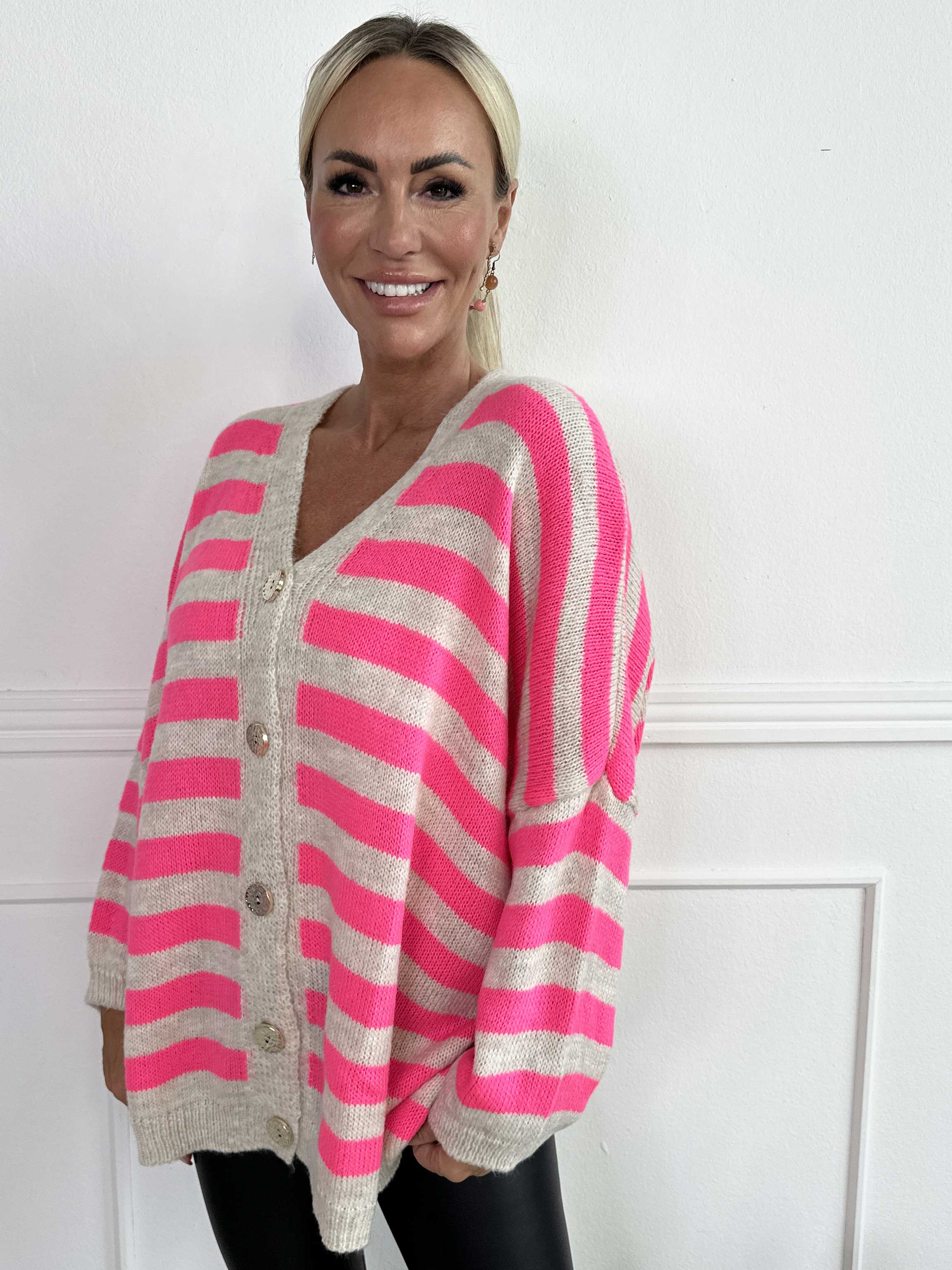 Parker - Randig stickad kofta med stora guldknappar