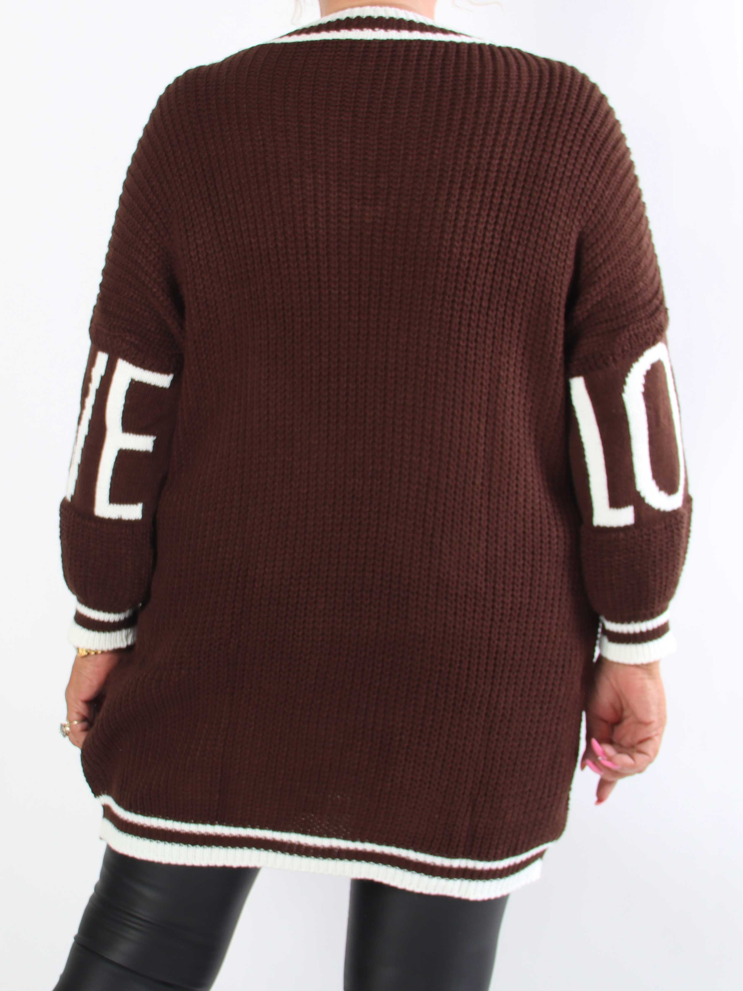 Pauline - Plus size strikkjole med V-udskæring og et cool LOVE-print på ærmerne