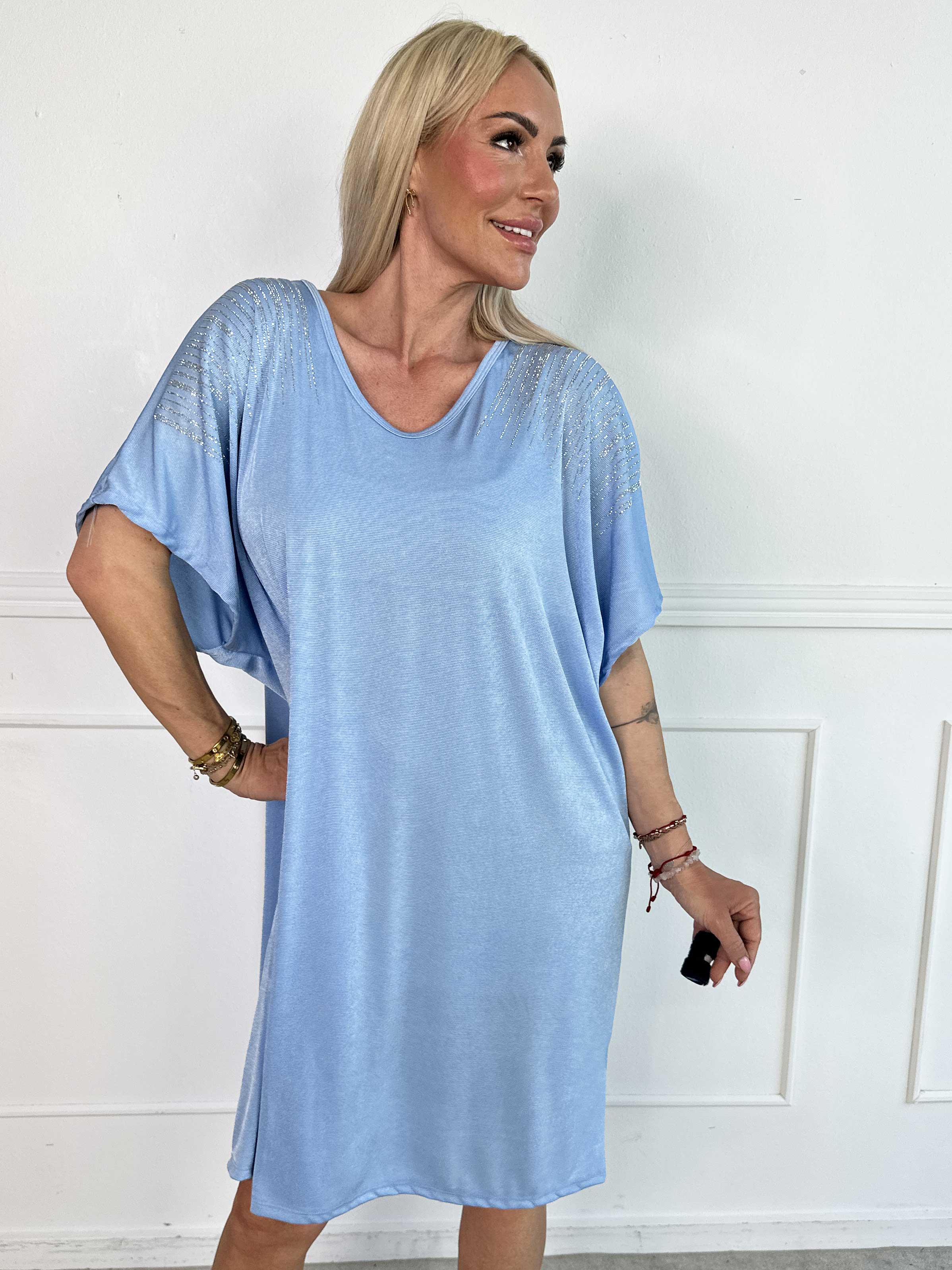 Phoebe - Viskos tunikaklänning i lös passform med strass.