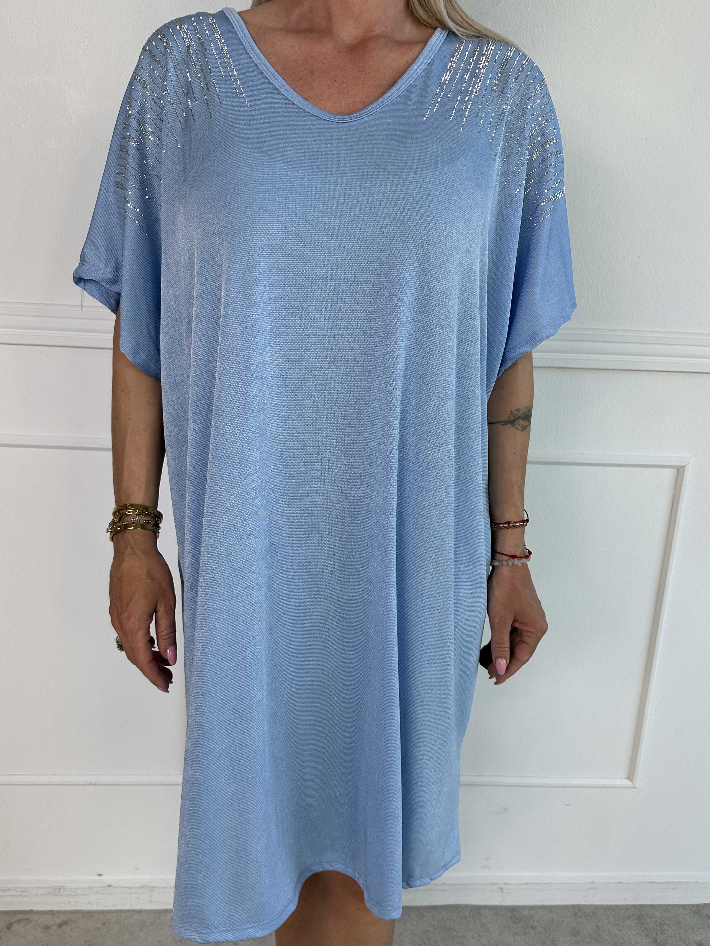 Phoebe - Viskos tunikaklänning i lös passform med strass.