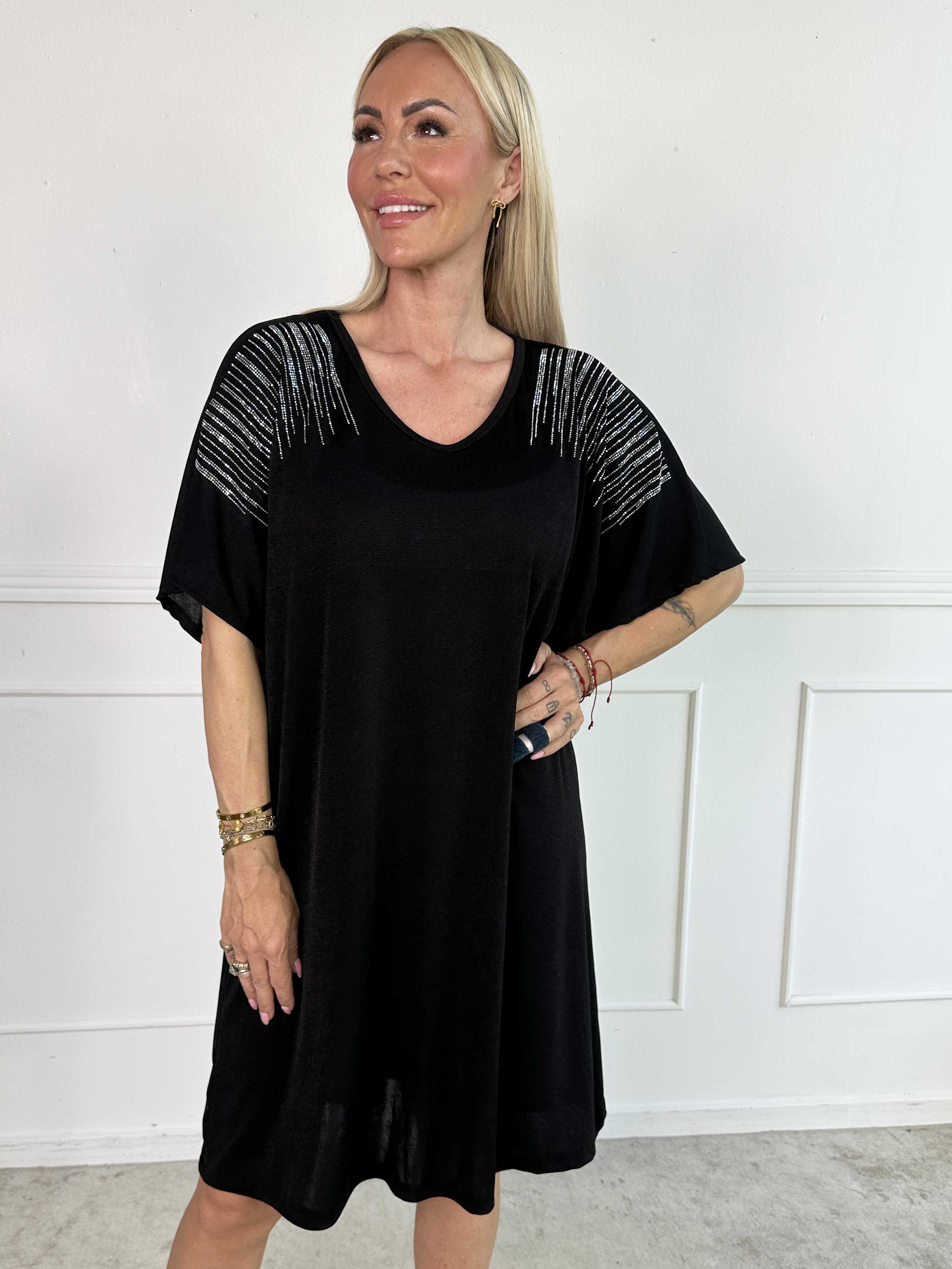 Phoebe - Viskos tunikaklänning i lös passform med strass.