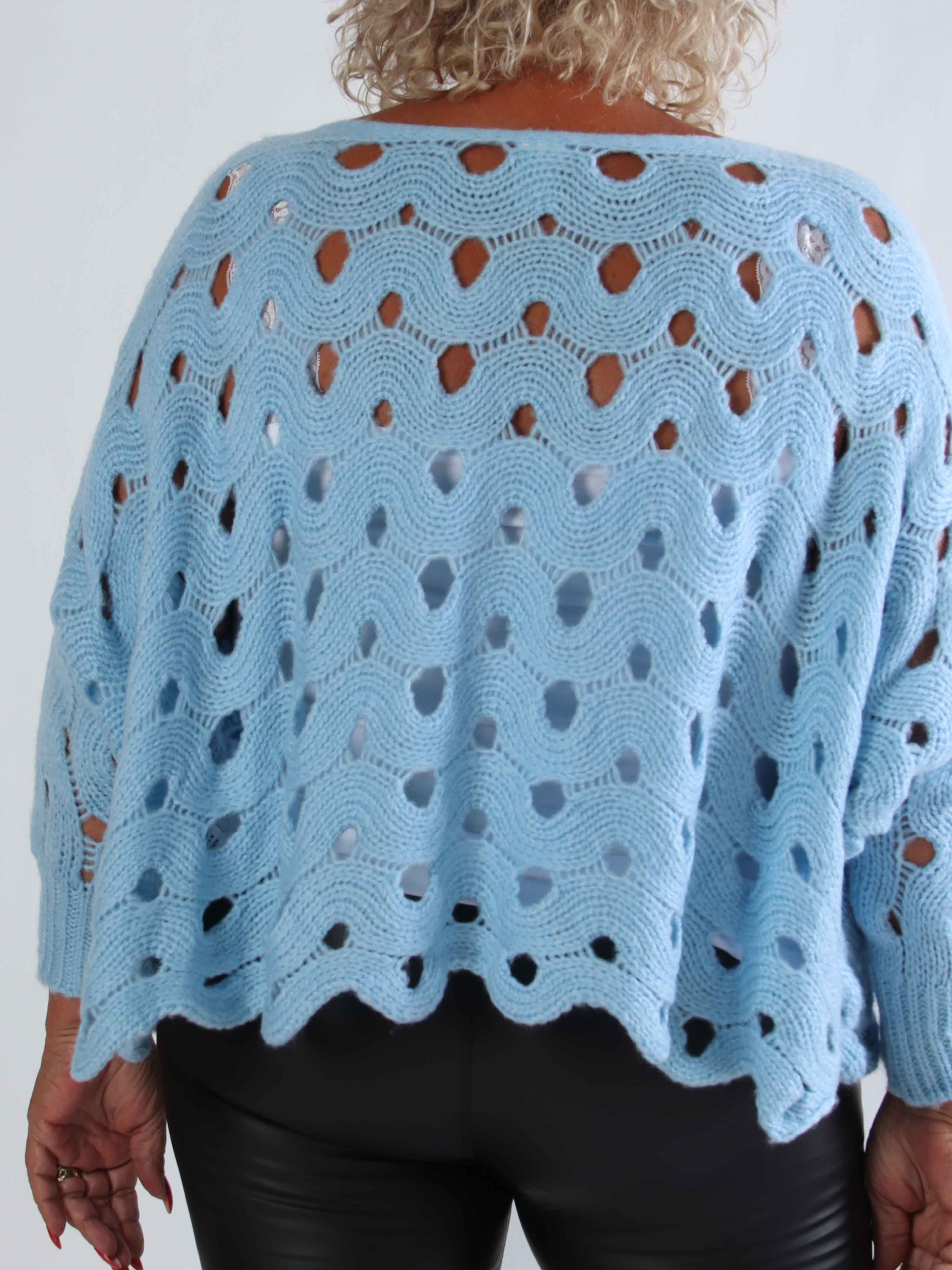 Pia - Stickad plus size tröja med hålmönster och fladdermusärmar