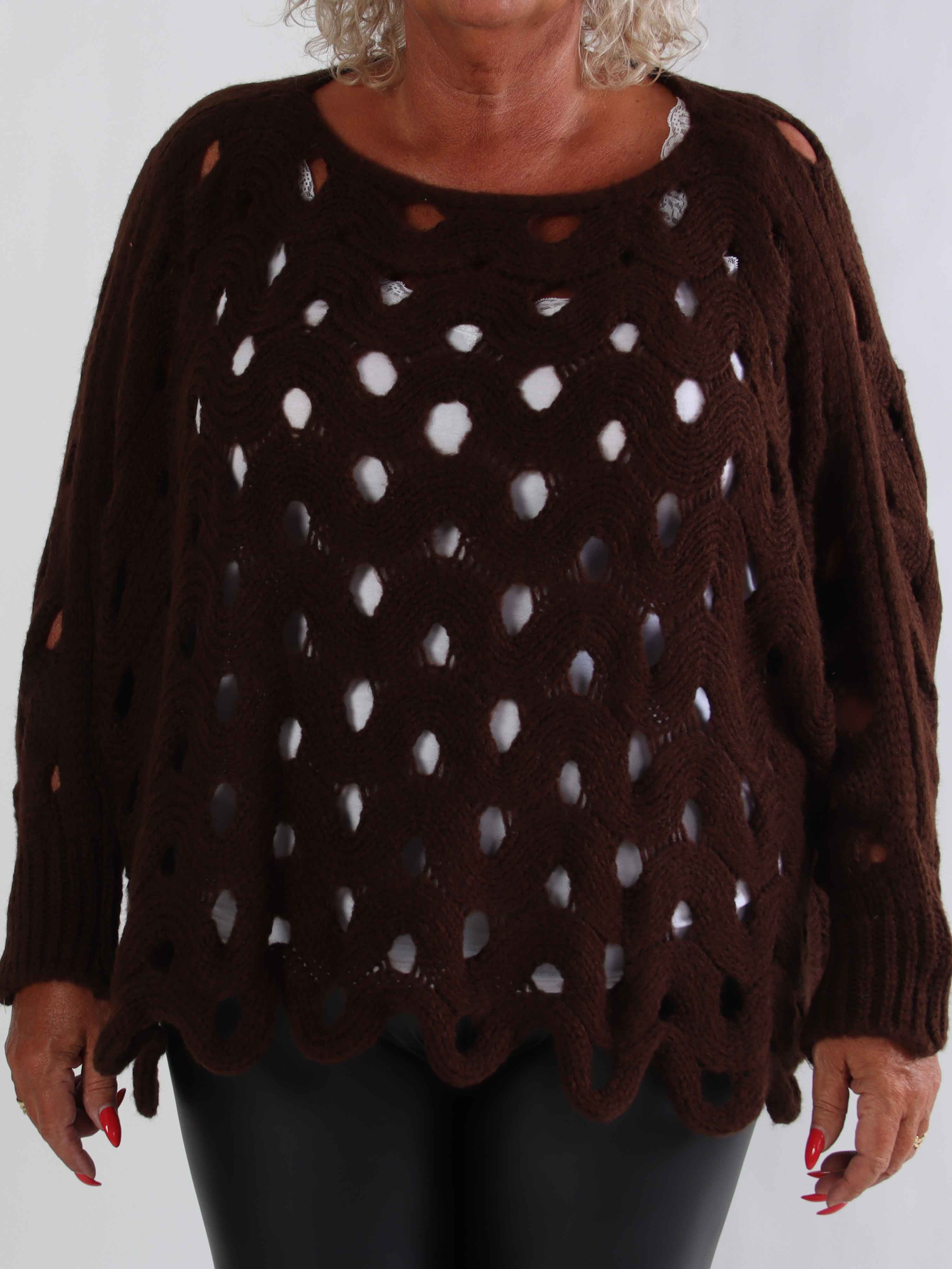 Pia - Stickad plus size tröja med hålmönster och fladdermusärmar