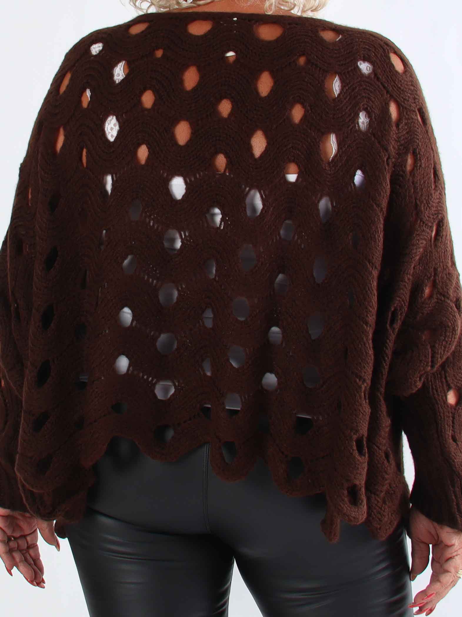 Pia - Stickad plus size tröja med hålmönster och fladdermusärmar