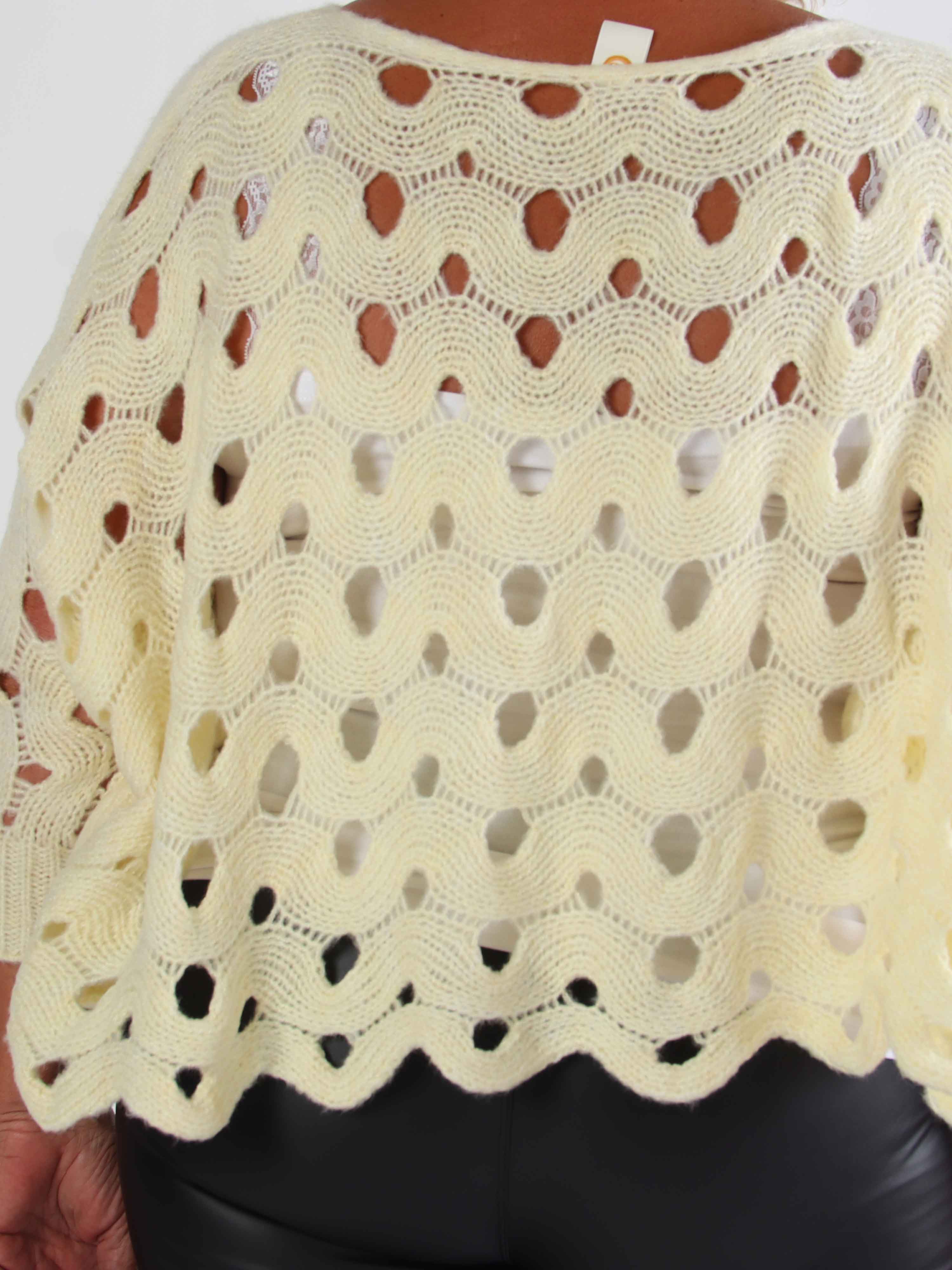 Pia - Stickad plus size tröja med hålmönster och fladdermusärmar