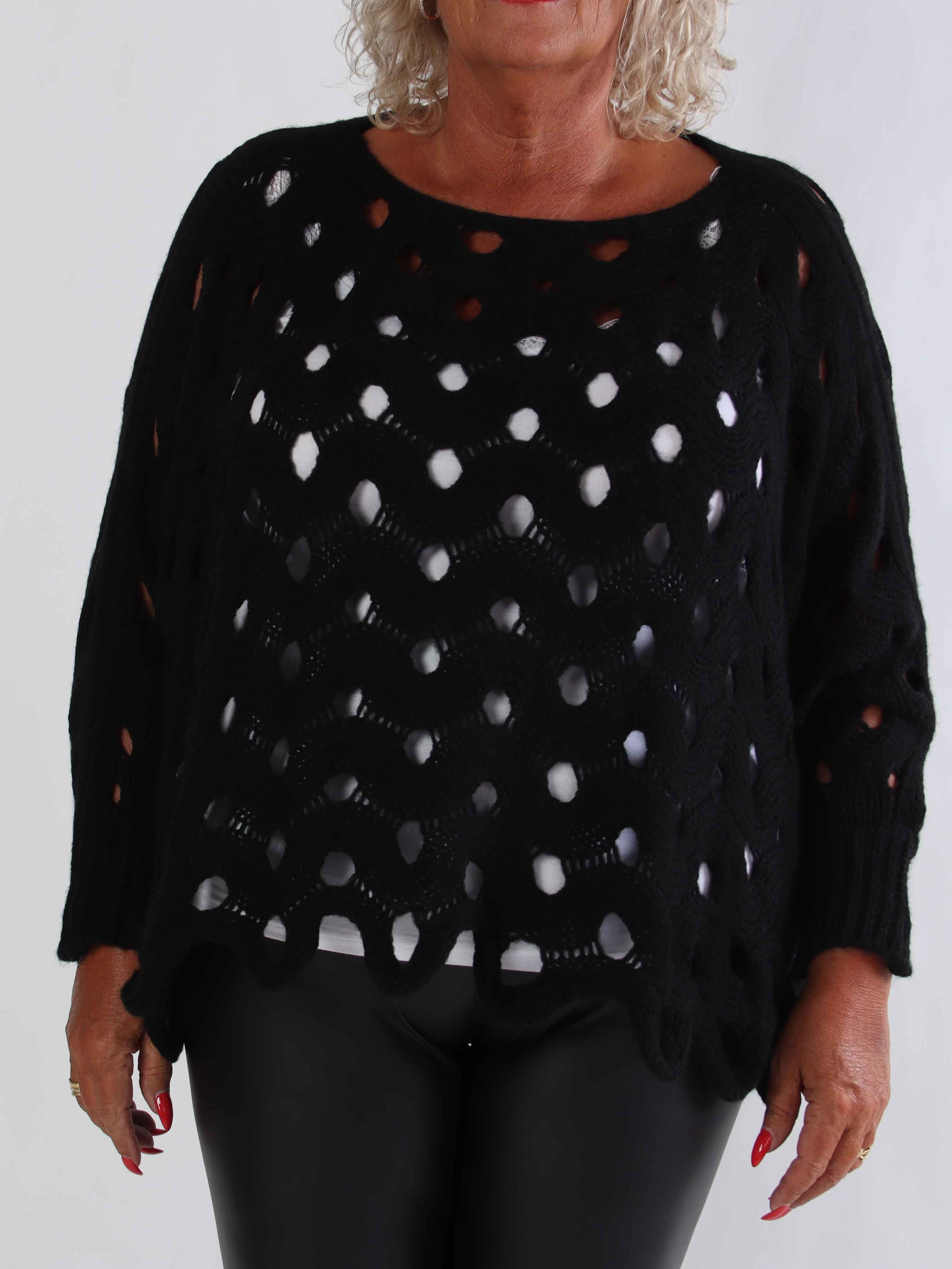 Pia - Stickad plus size tröja med hålmönster och fladdermusärmar