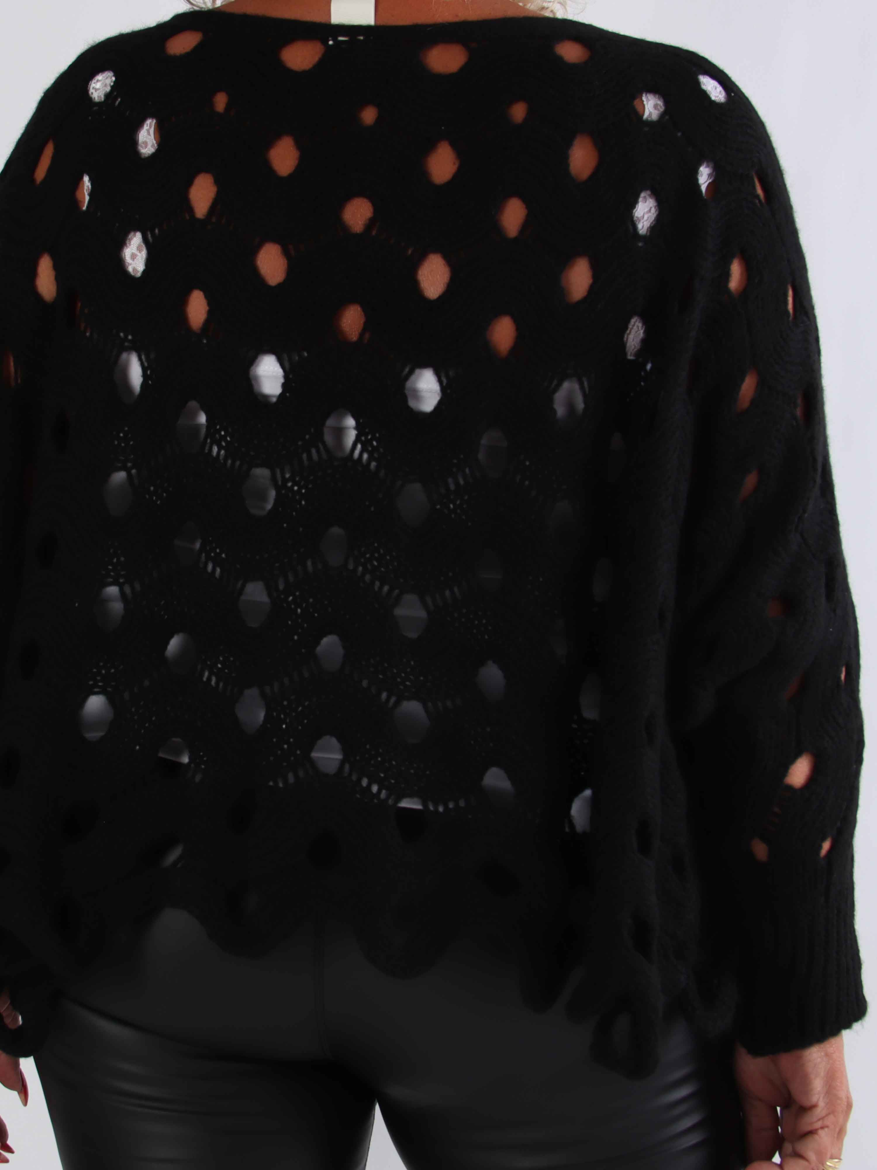 Pia - Stickad plus size tröja med hålmönster och fladdermusärmar