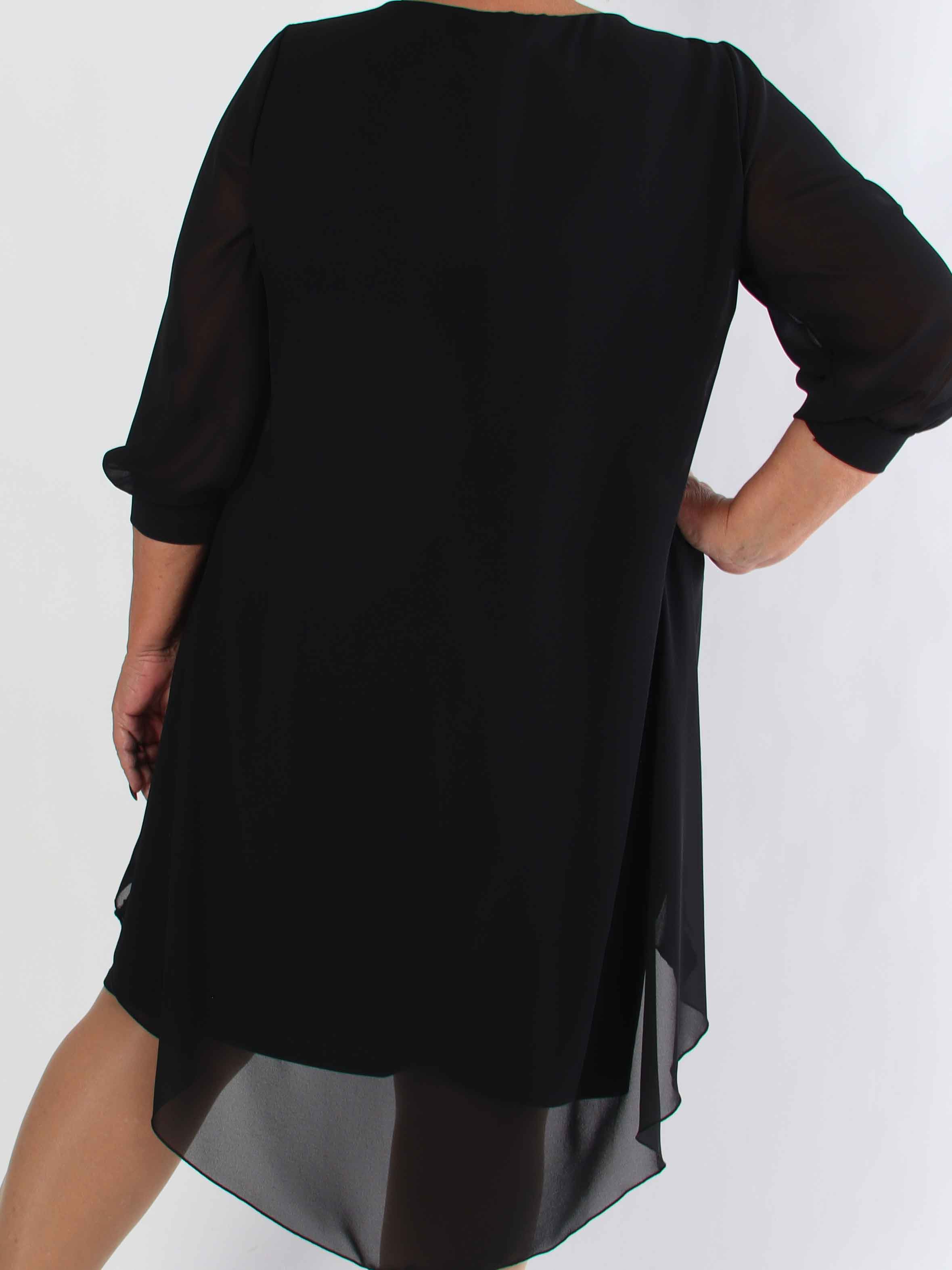 Pianora - Plus size klänning med chiffonlager och semitransparenta ärmar