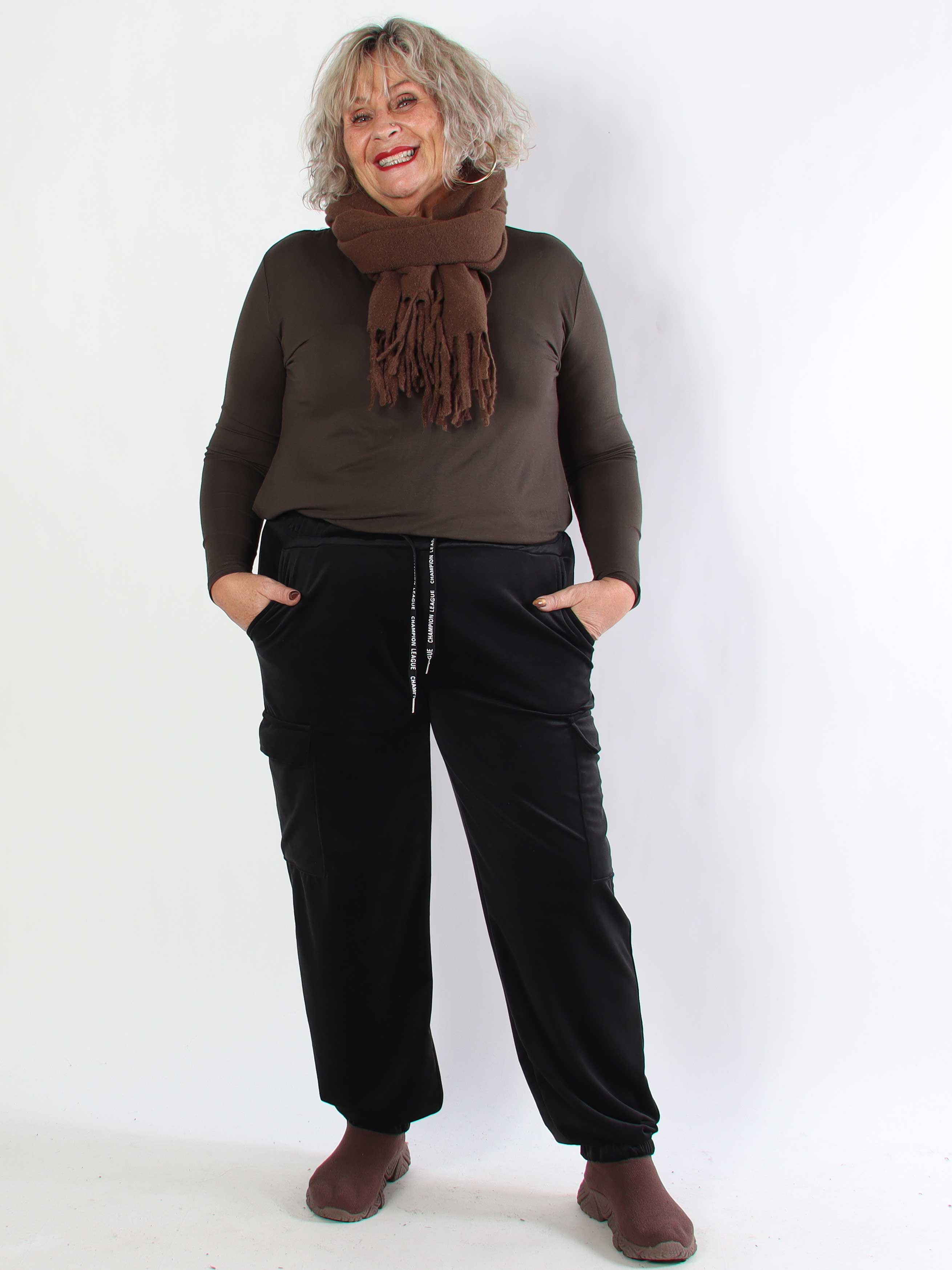 Pippa - Bløde plus size cargobukser i velour