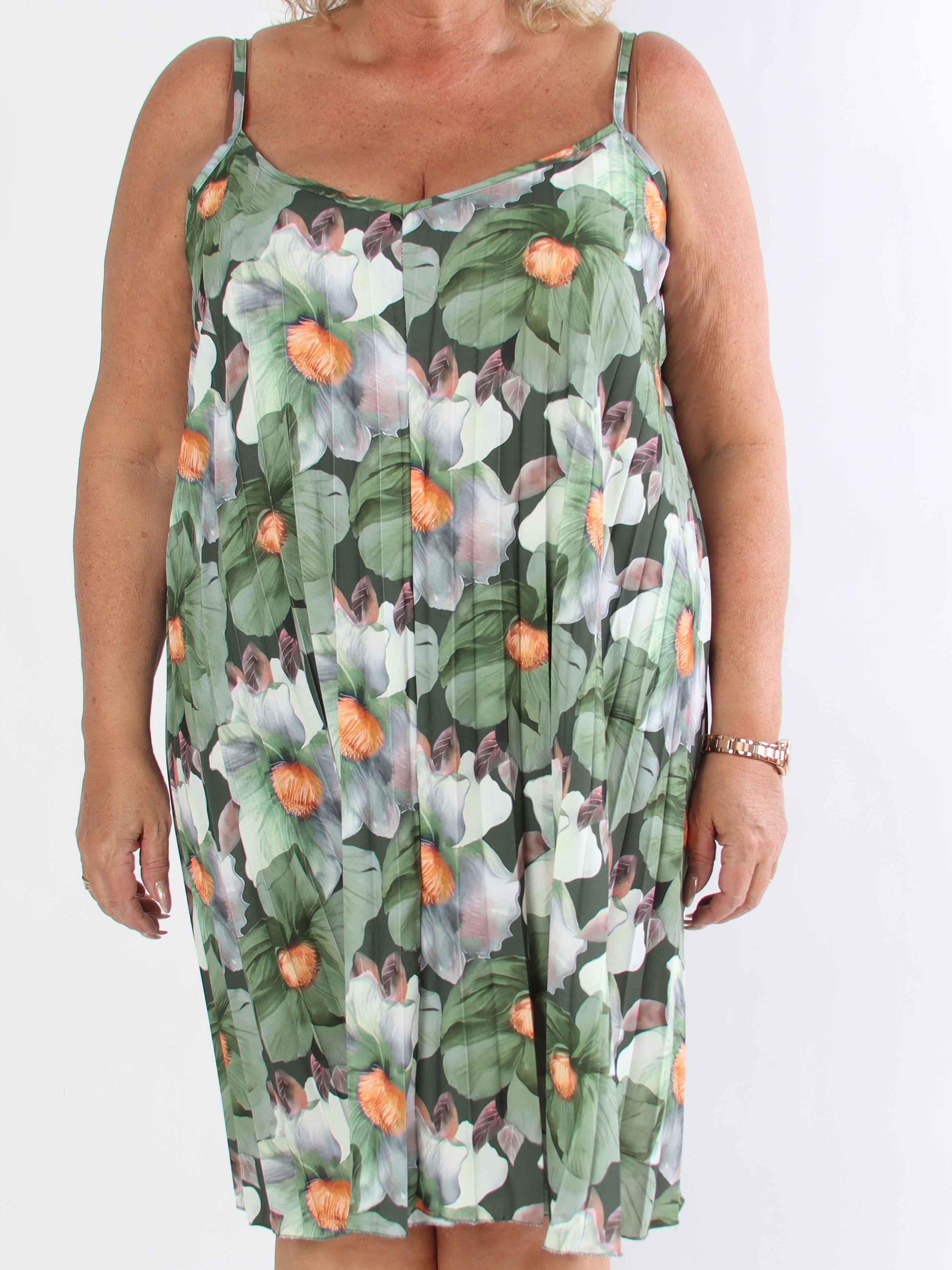 Poppy - Söt plisserad klänning i viskos med blomstermönster