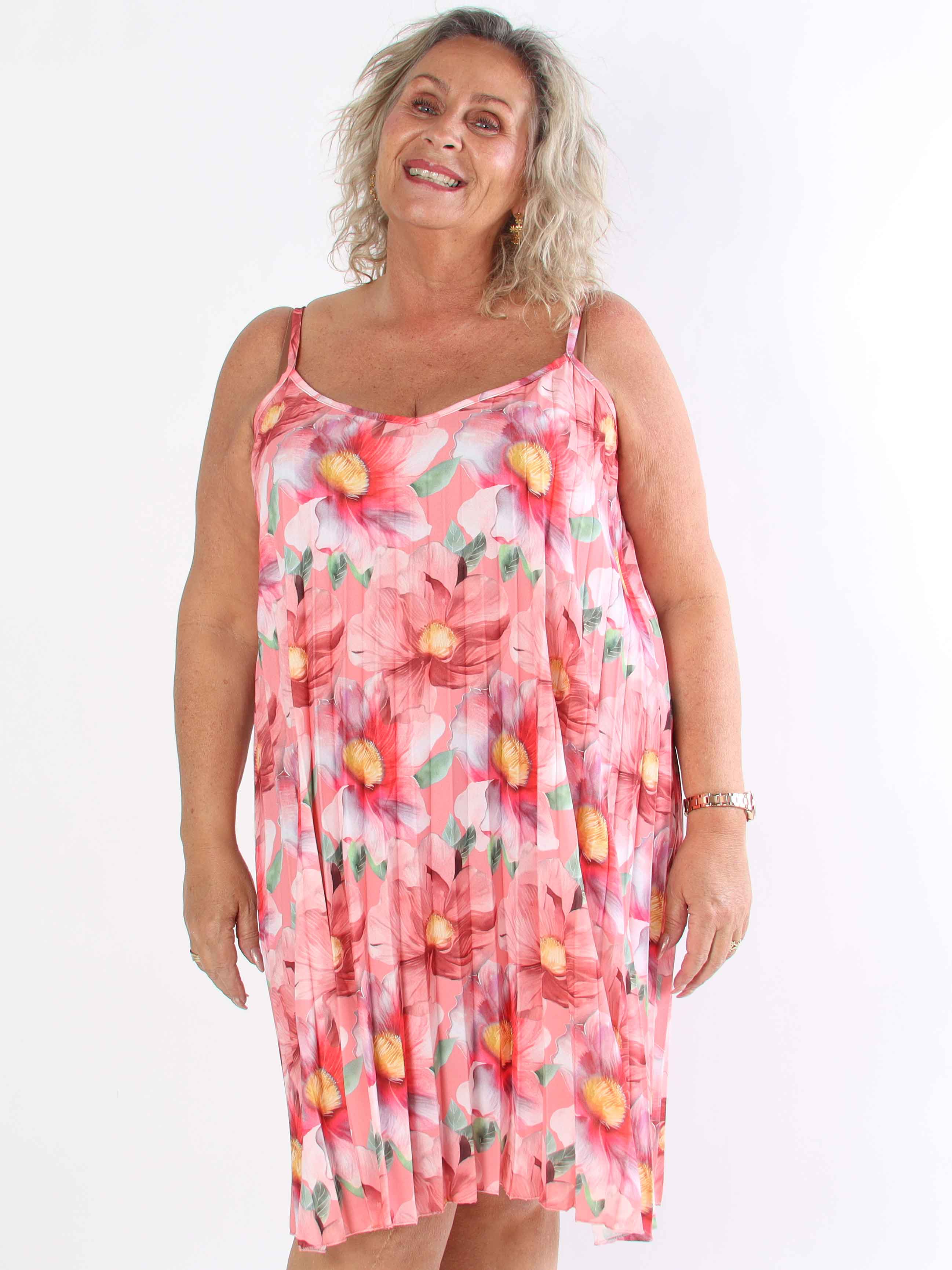 Poppy - Söt plisserad klänning i viskos med blomstermönster