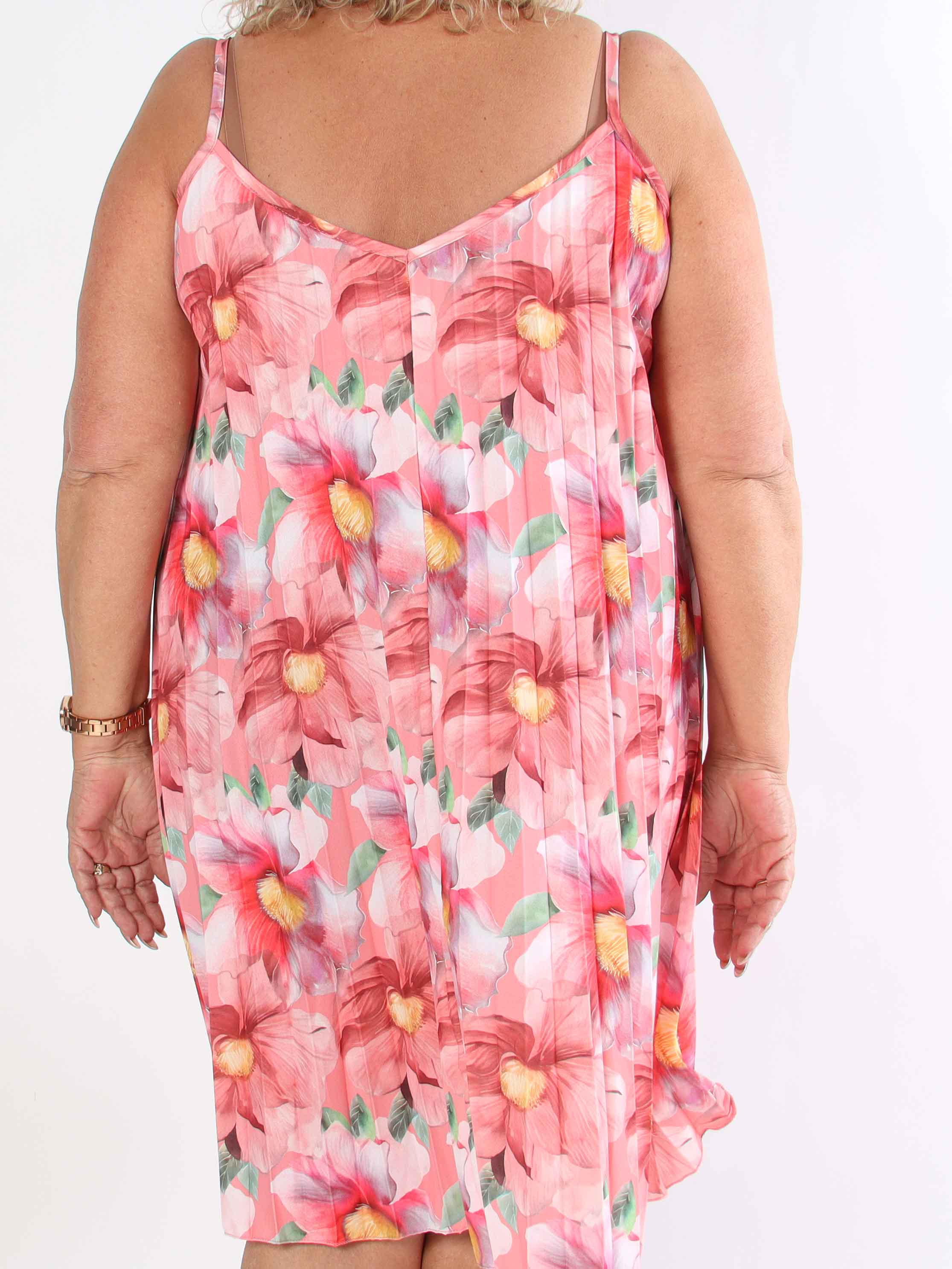 Poppy - Söt plisserad klänning i viskos med blomstermönster