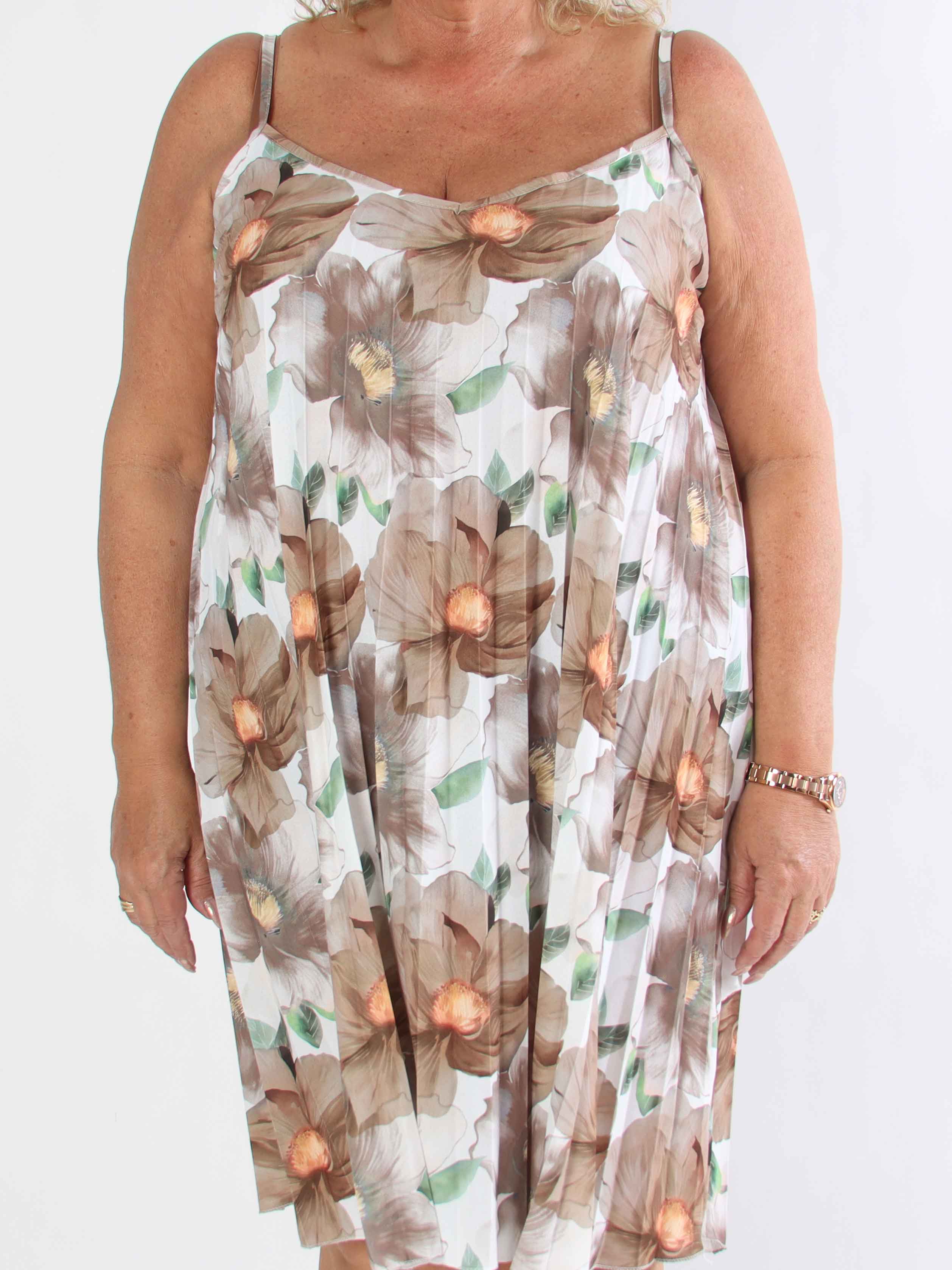 Poppy - Söt plisserad klänning i viskos med blomstermönster