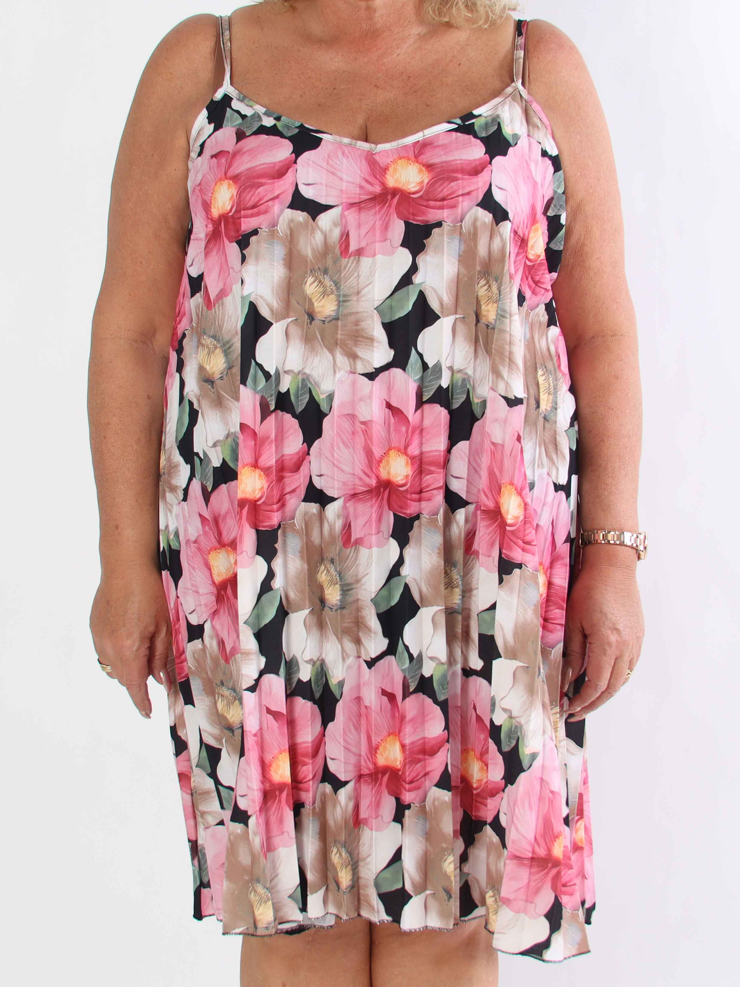 Poppy - Söt plisserad klänning i viskos med blomstermönster