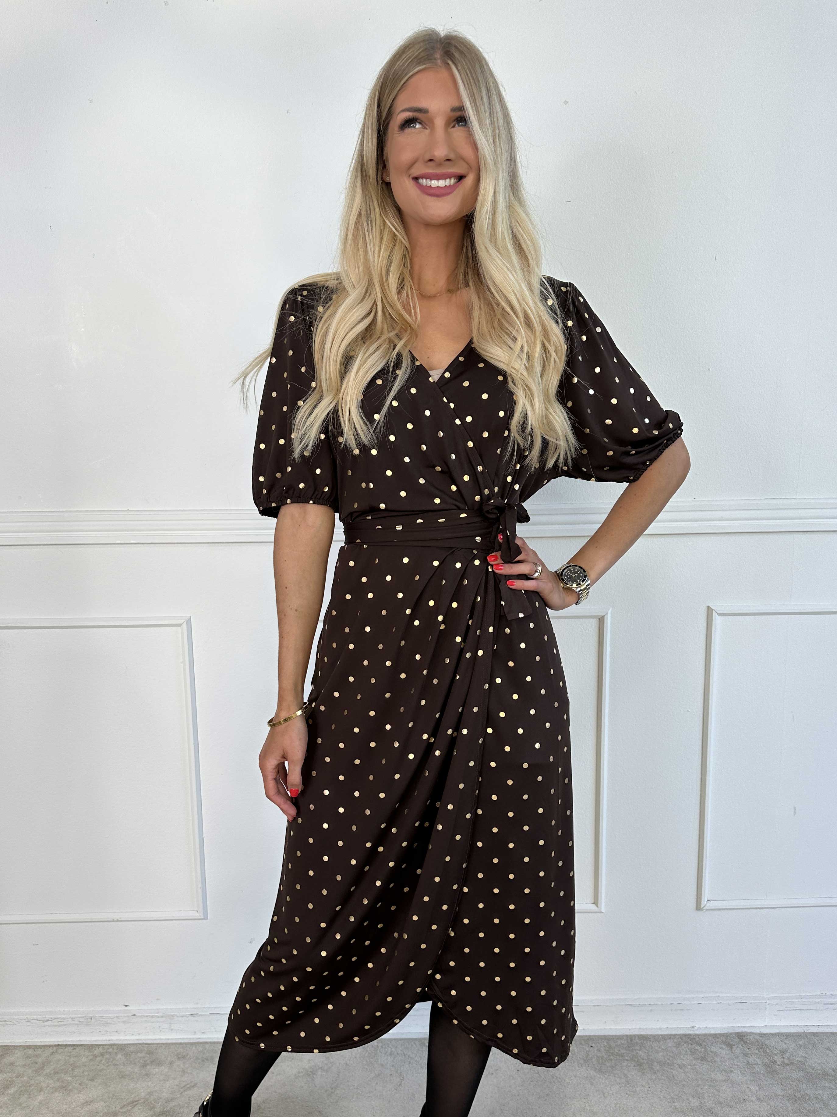 Primula Dust Gold - Klänning i omlott-look med guldprickar