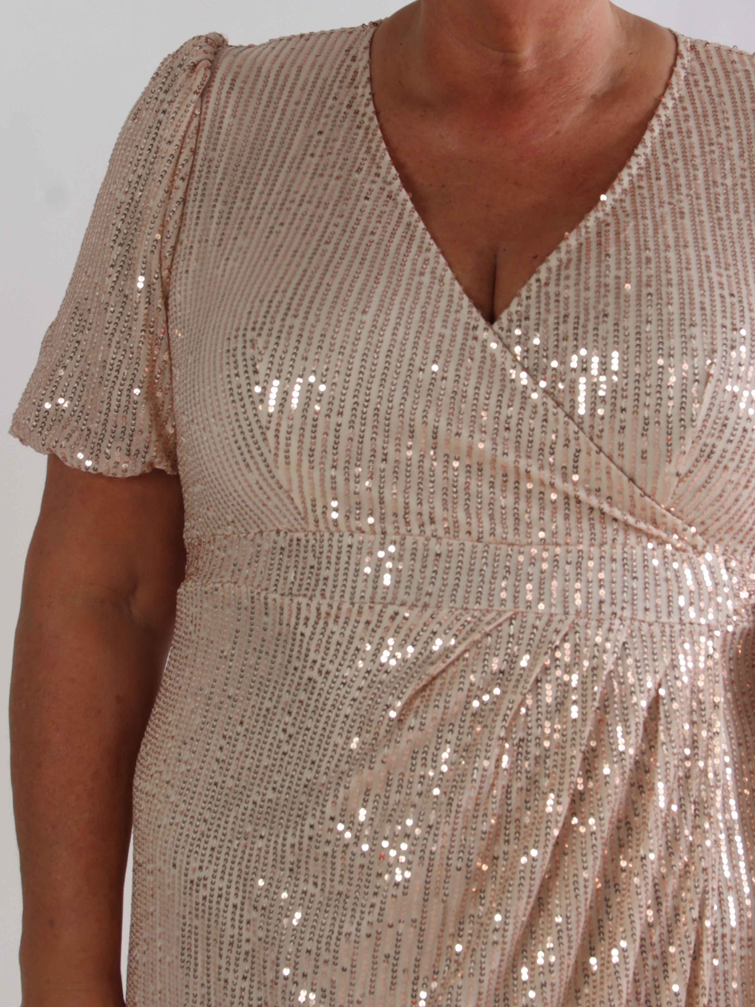 Primula Glitter - Plus size omlottklänning med paljetter