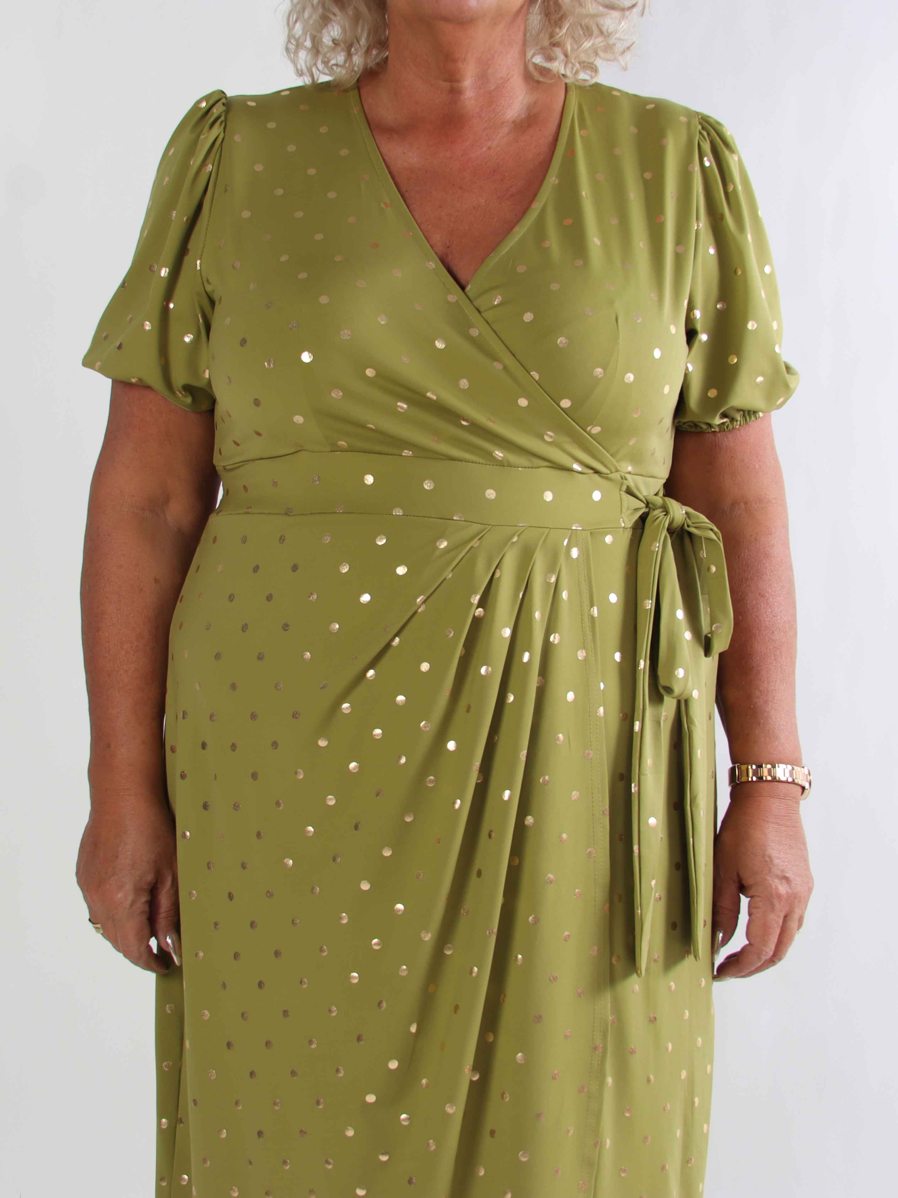 Primula Dust Gold - Plus size klänning i omlott-look med guldprickar