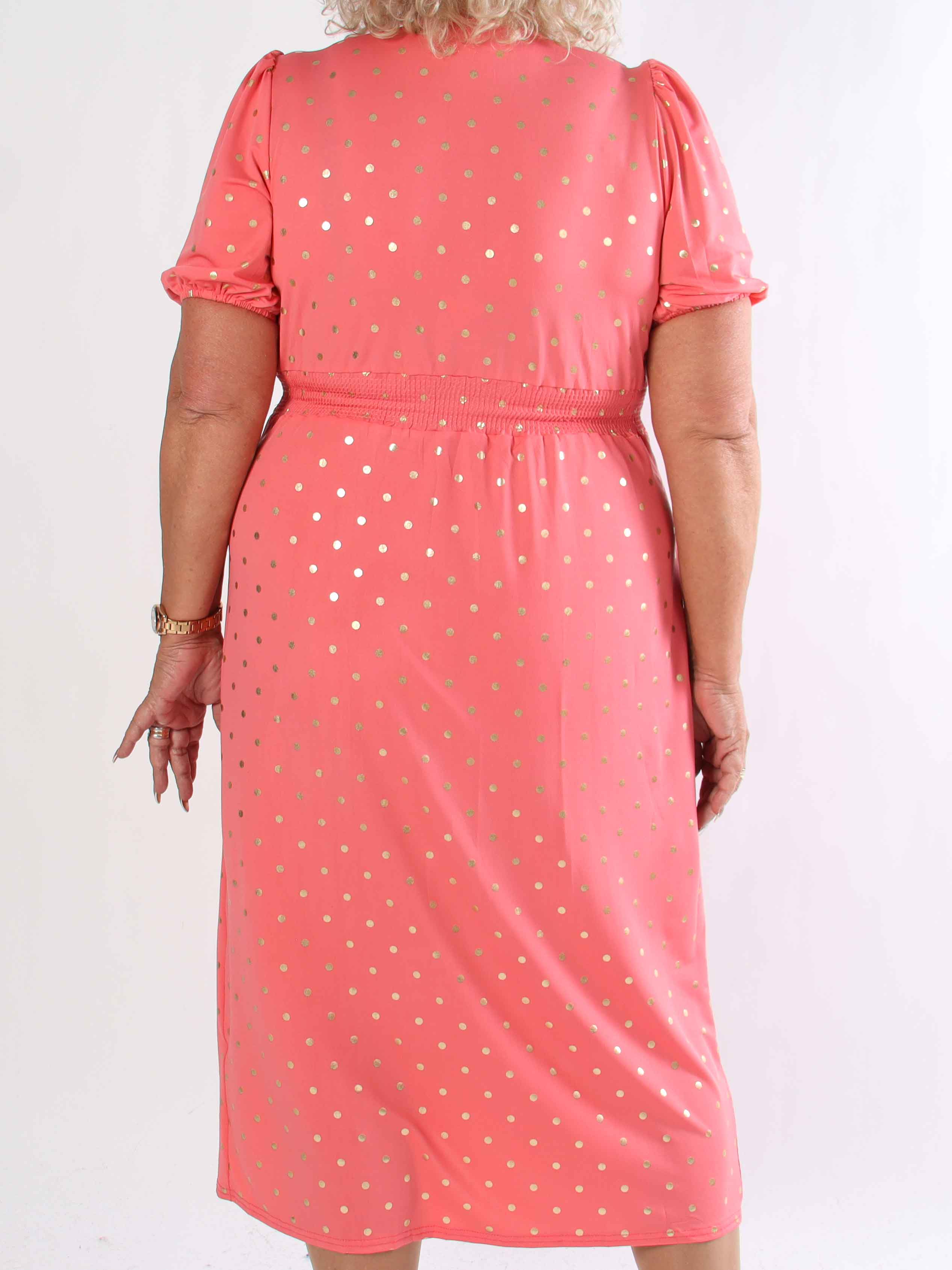 Primula Dust Gold - Plus size klänning i omlott-look med guldprickar