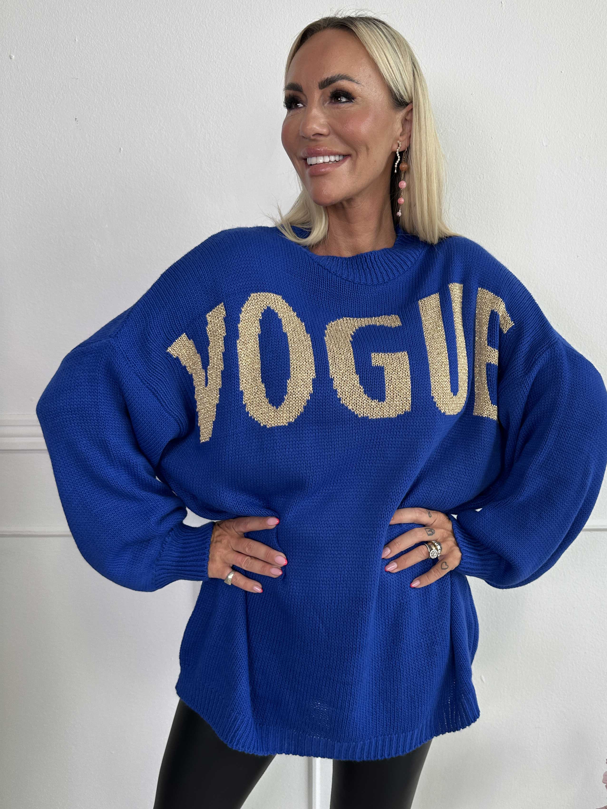 Priscilla - Stickad tröja med VOGUE skrivet i guldglittertråd