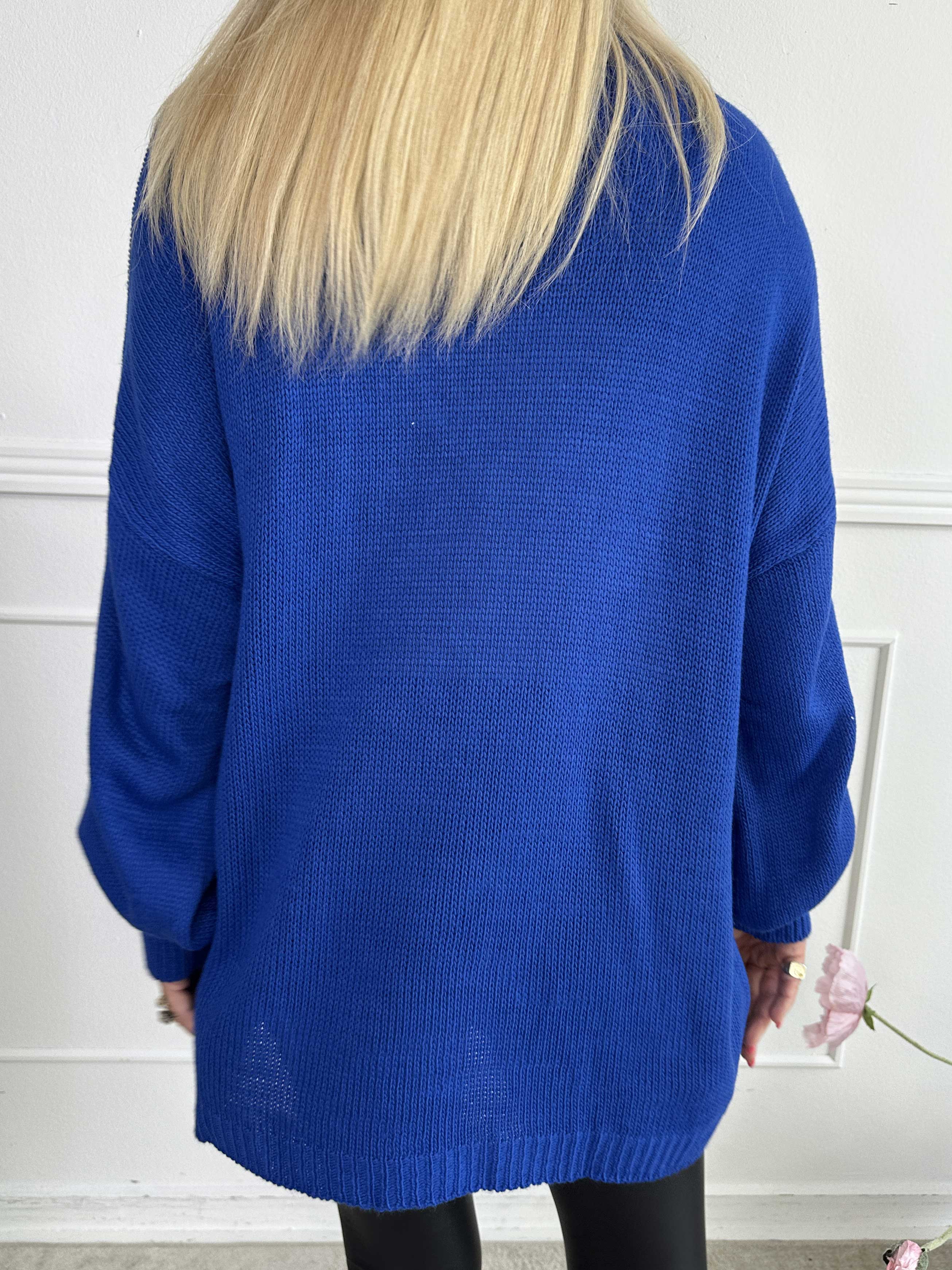 Priscilla - Stickad tröja med VOGUE skrivet i guldglittertråd