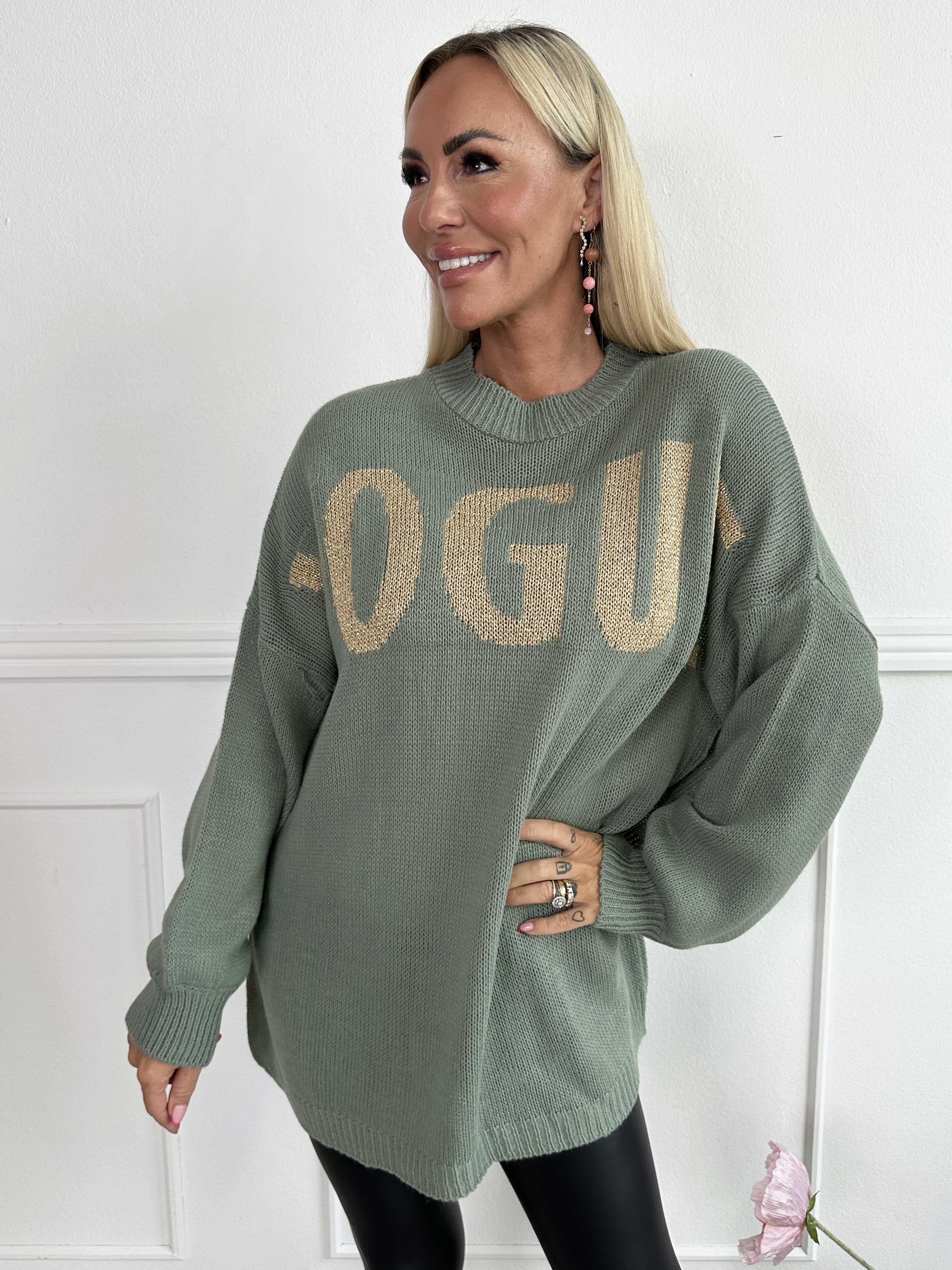 Priscilla - Stickad tröja med VOGUE skrivet i guldglittertråd