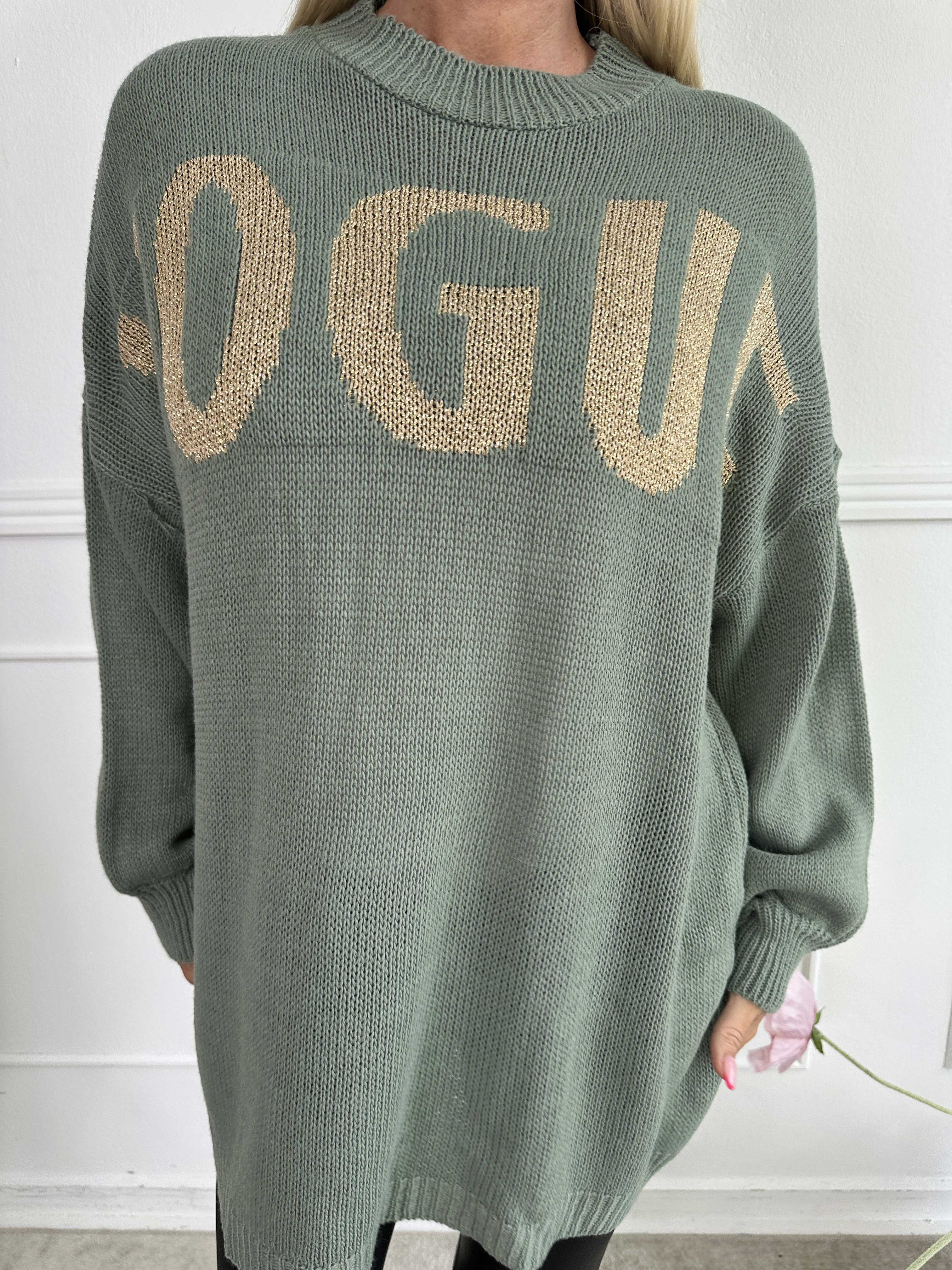 Priscilla - Stickad tröja med VOGUE skrivet i guldglittertråd