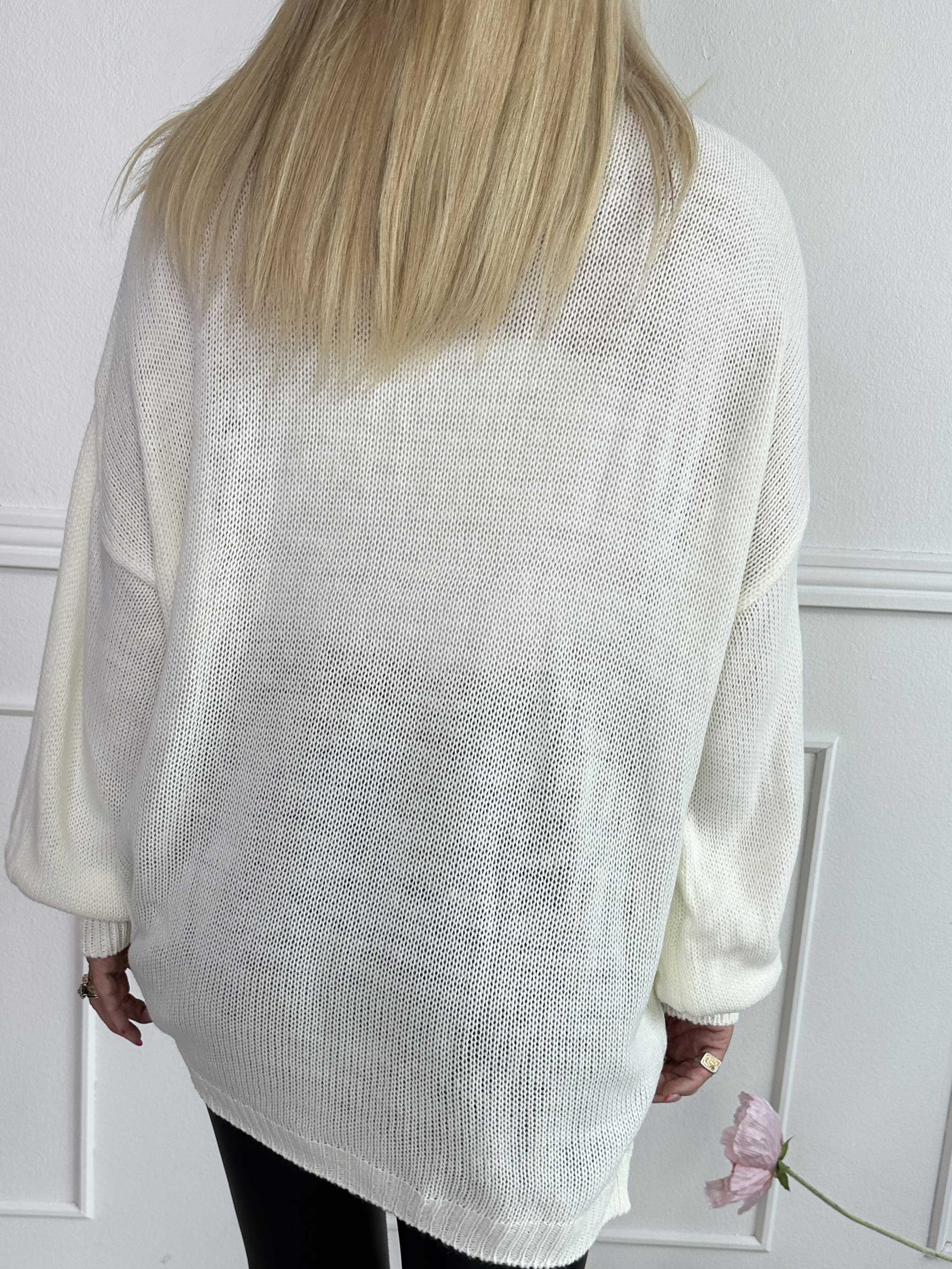 Priscilla - Stickad tröja med VOGUE skrivet i guldglittertråd