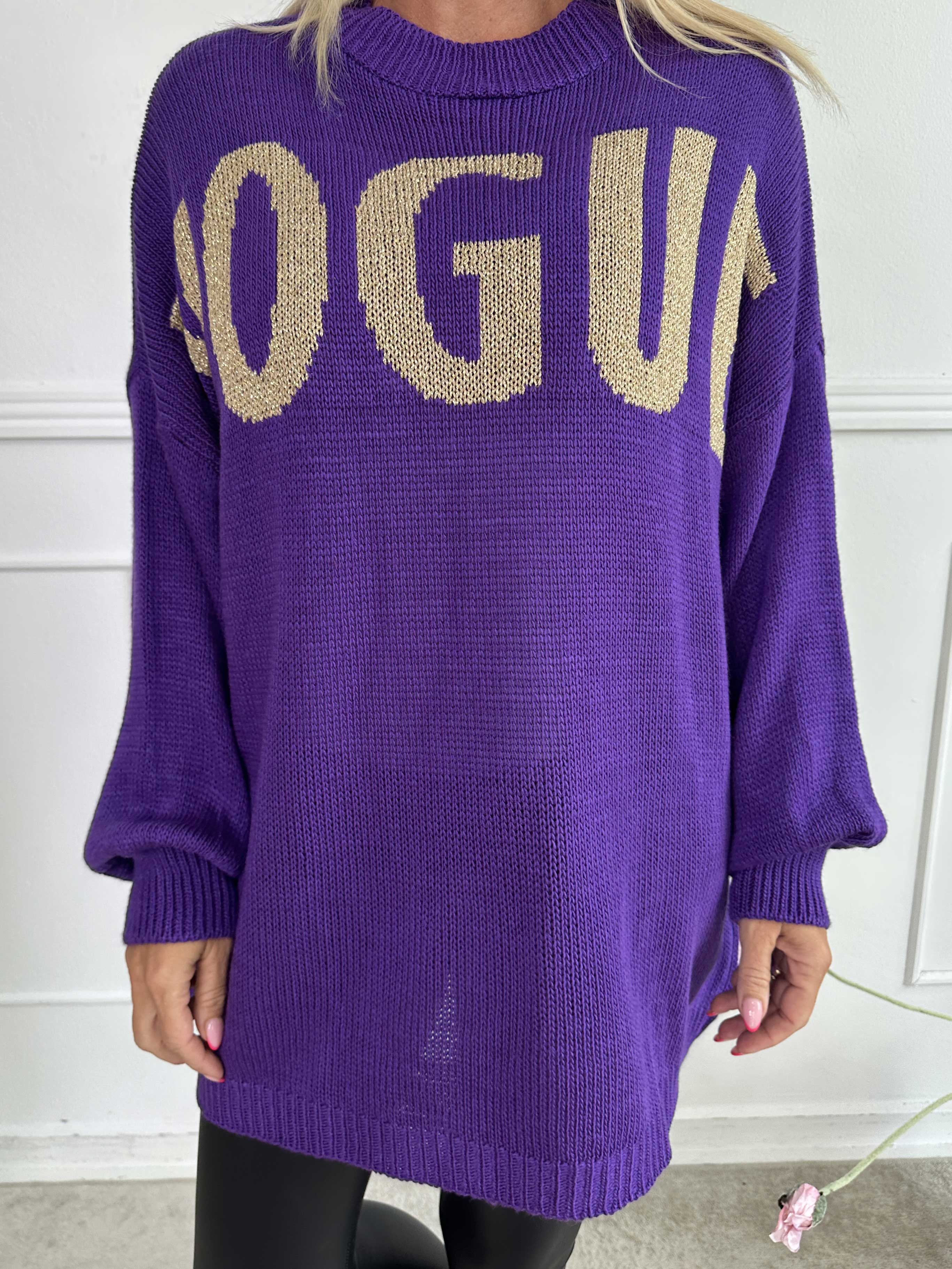 Priscilla - Stickad tröja med VOGUE skrivet i guldglittertråd