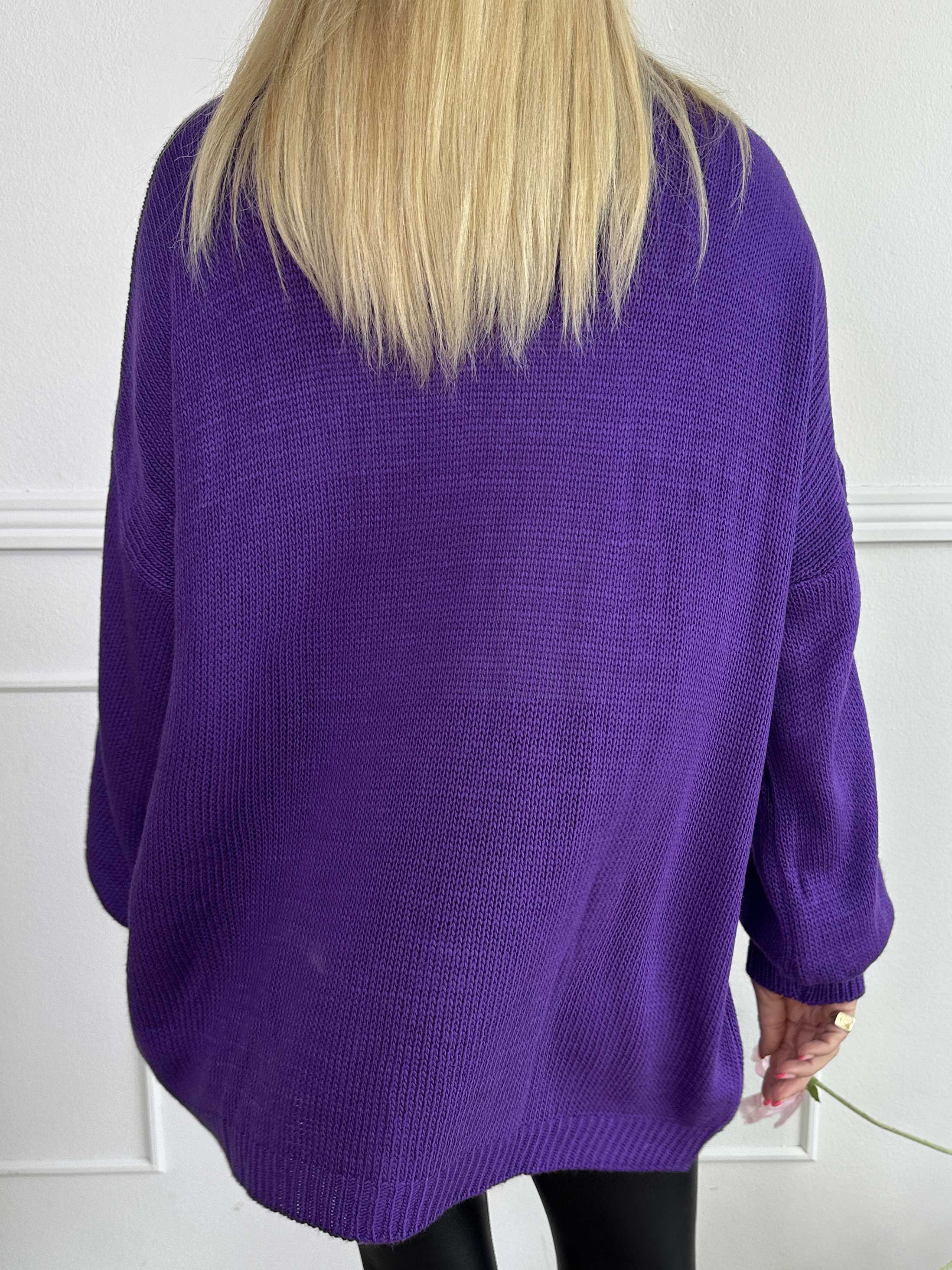 Priscilla - Stickad tröja med VOGUE skrivet i guldglittertråd