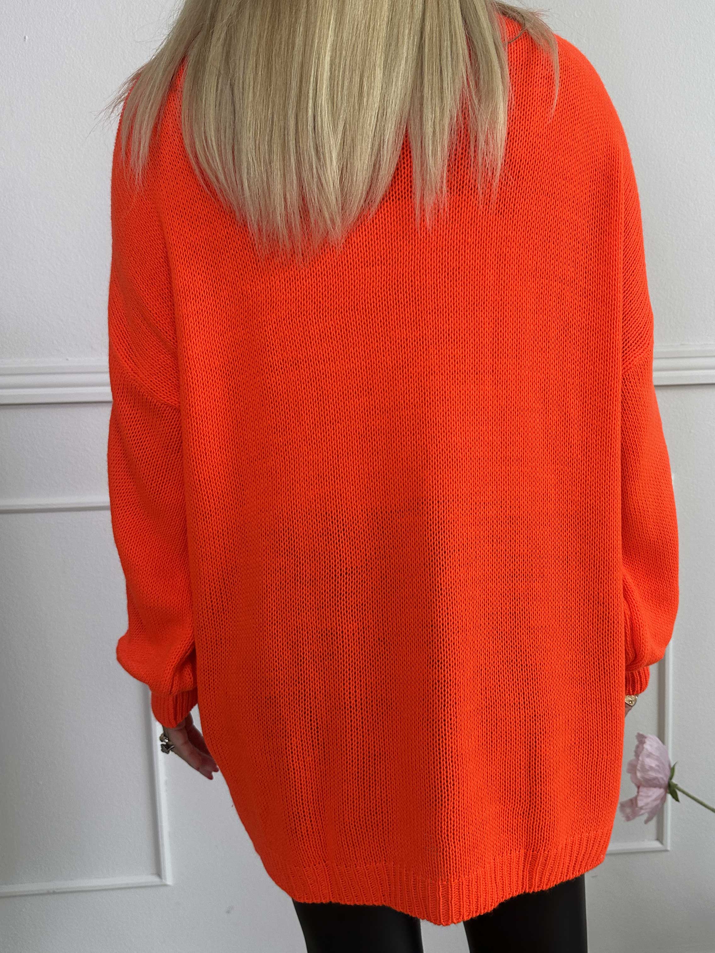 Priscilla - Stickad tröja med VOGUE skrivet i guldglittertråd