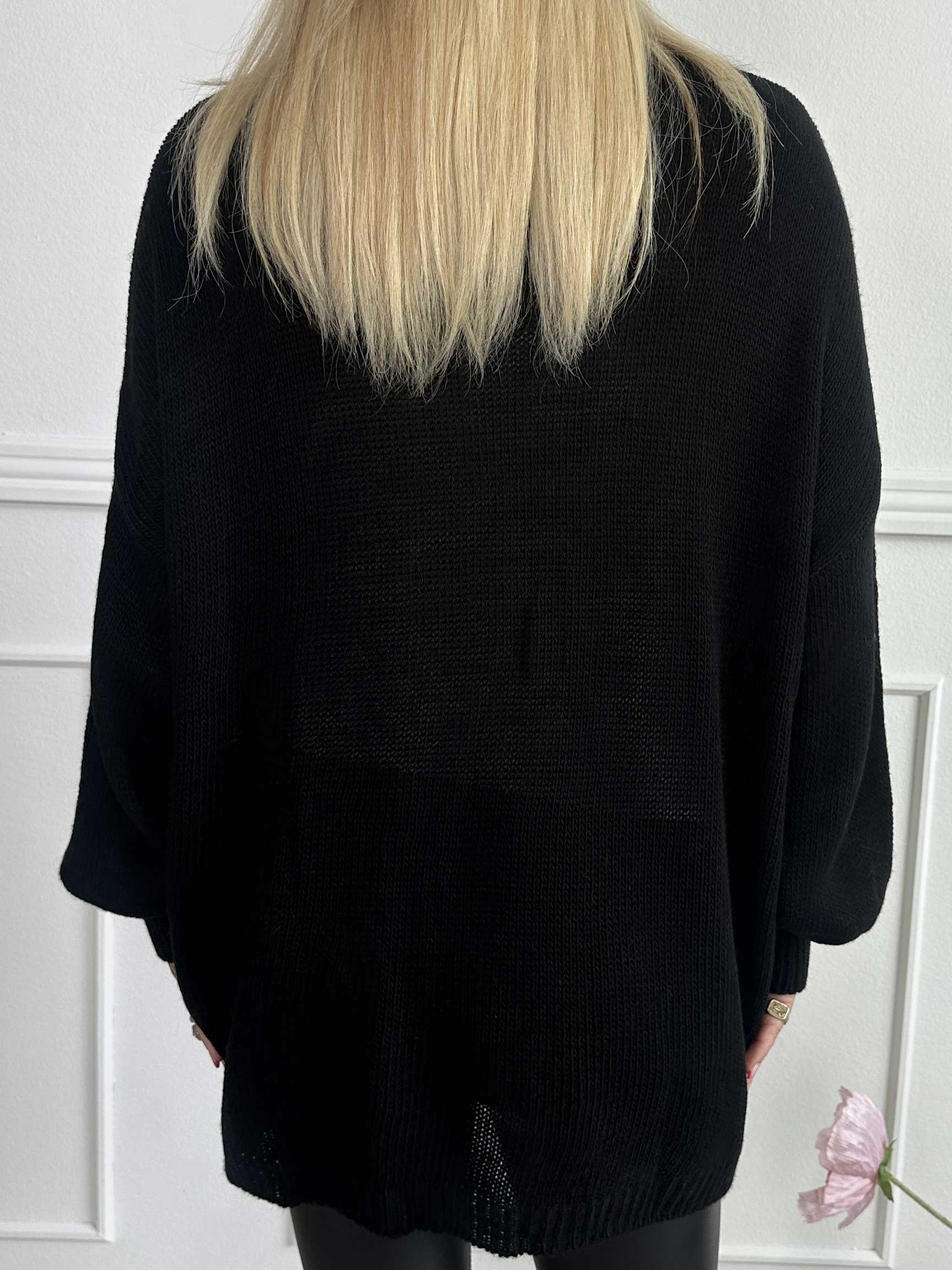 Priscilla - Stickad tröja med VOGUE skrivet i guldglittertråd