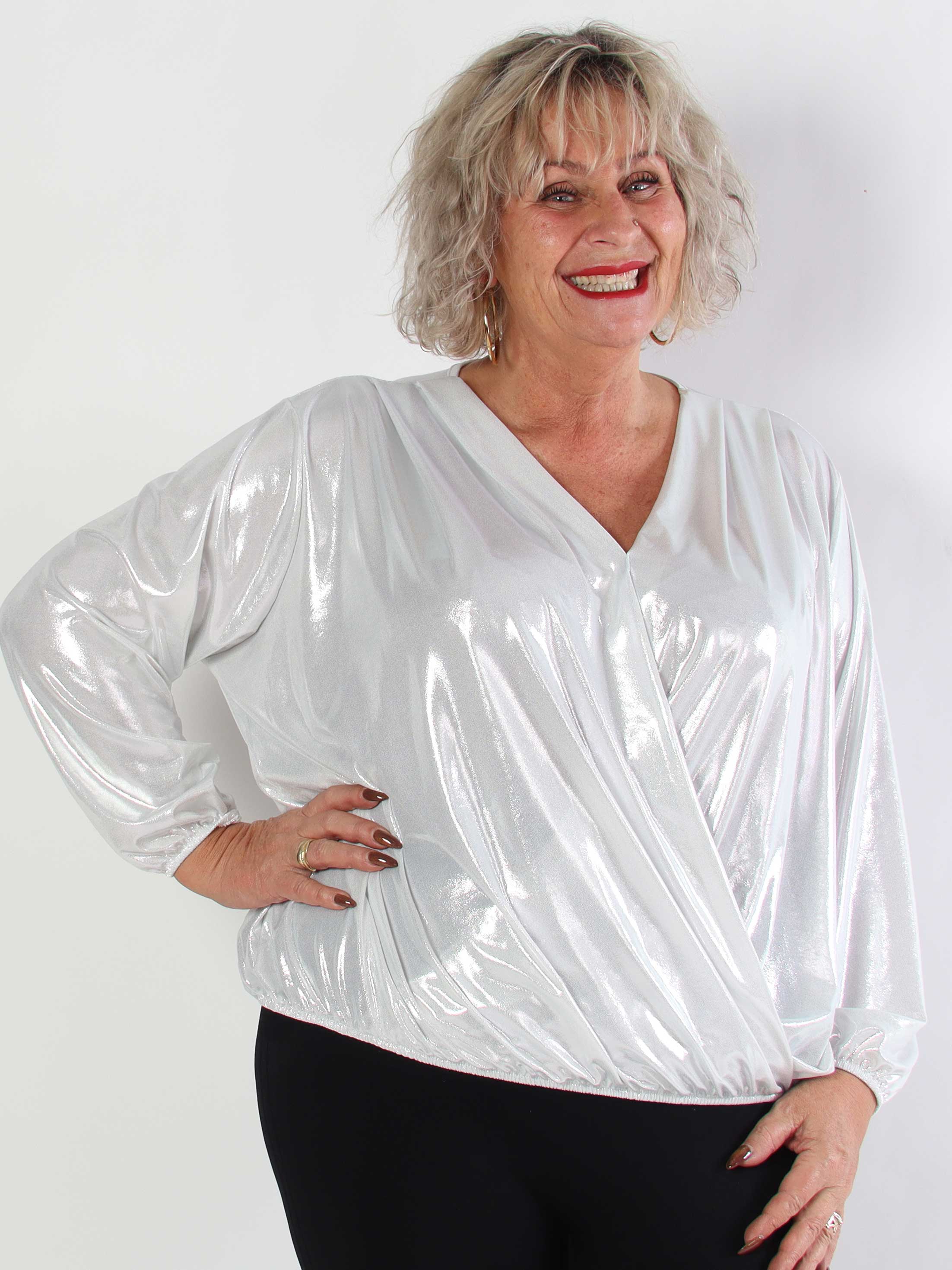 Rakel Shiny - Langærmet plus size bluse i skinnende stof